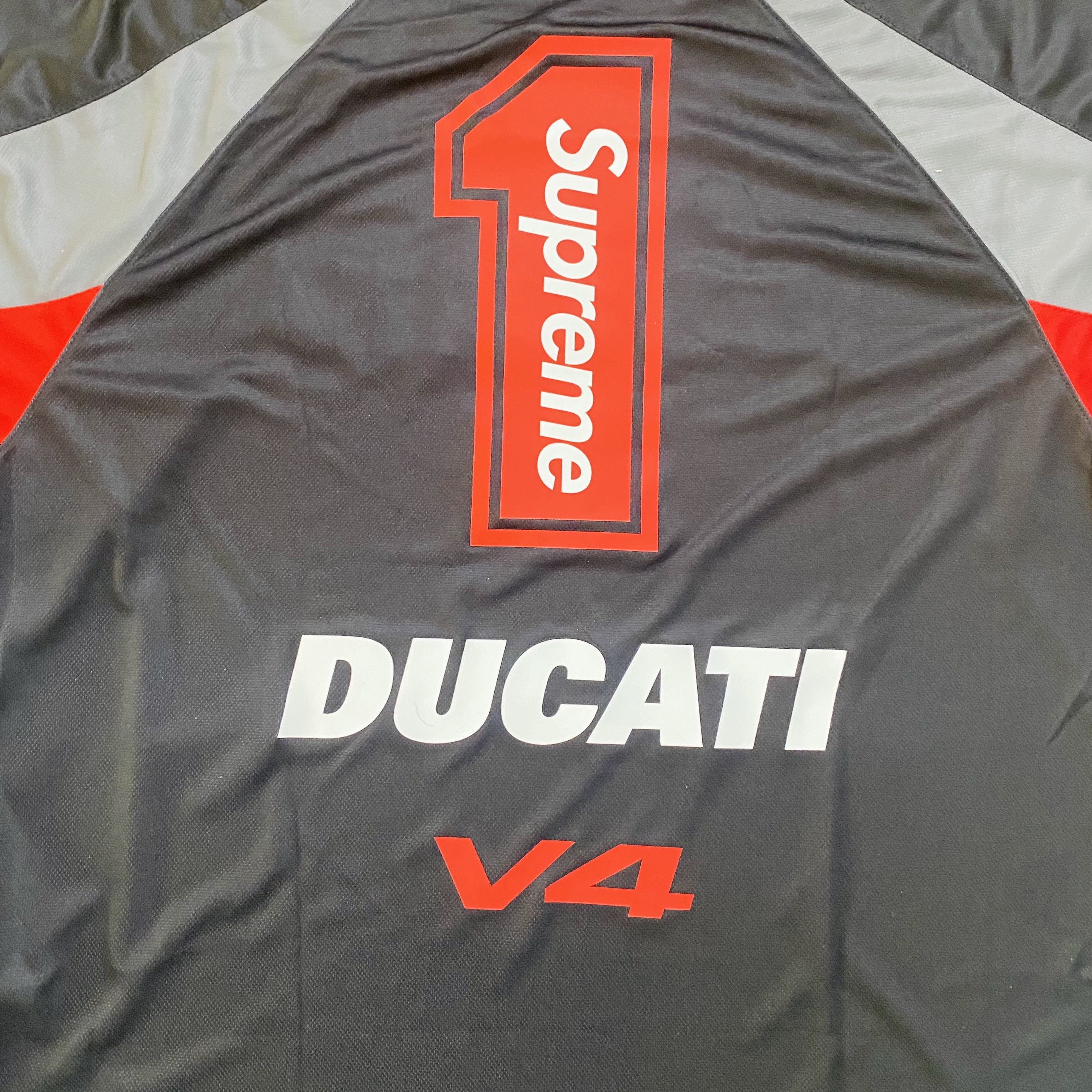 Supreme x Ducati Soccer Jersey Black - 24SS 착용 스타일 - 2