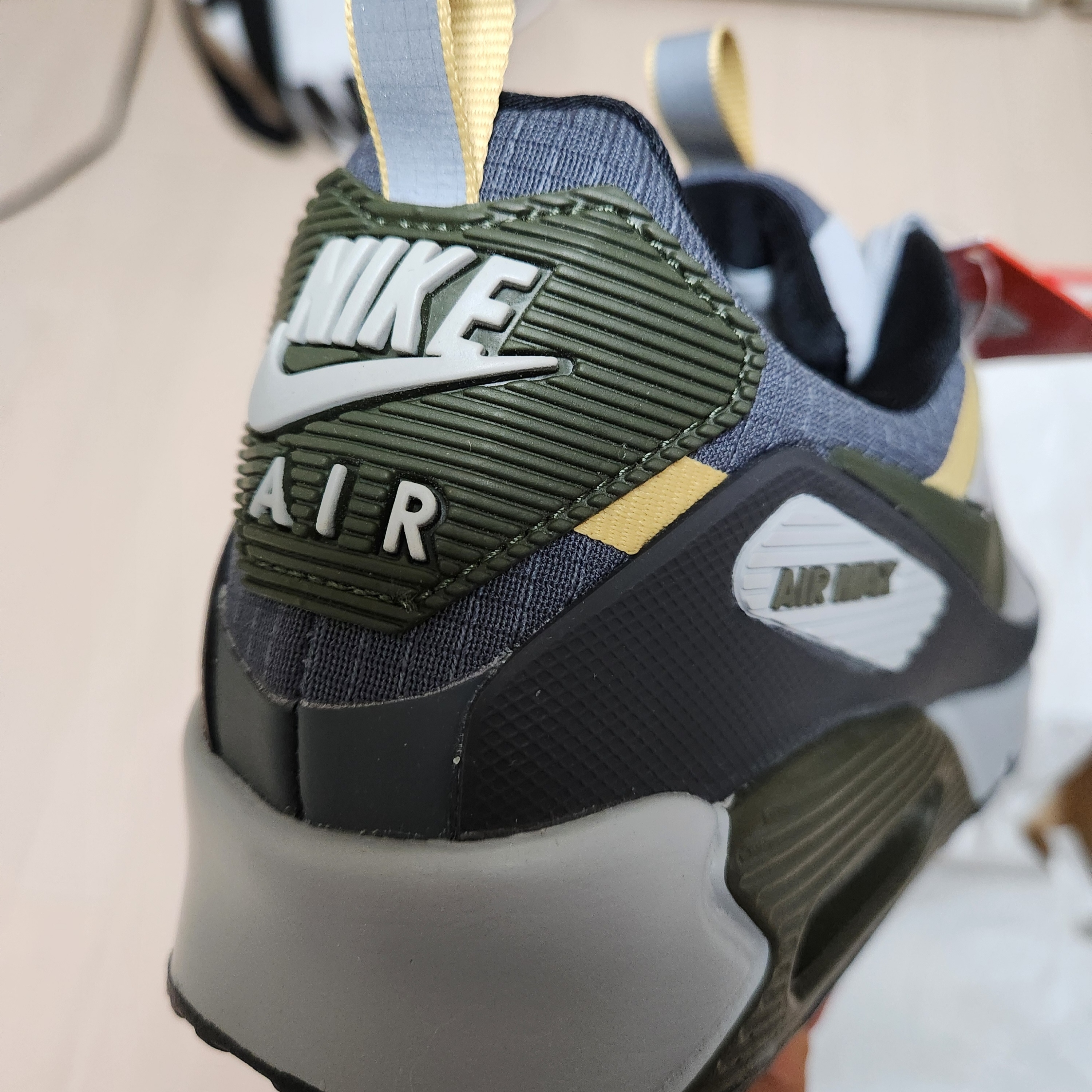 Nike Air Max 90 Drift Light Smoke Grey Iron Grey 착용 스타일 - 2