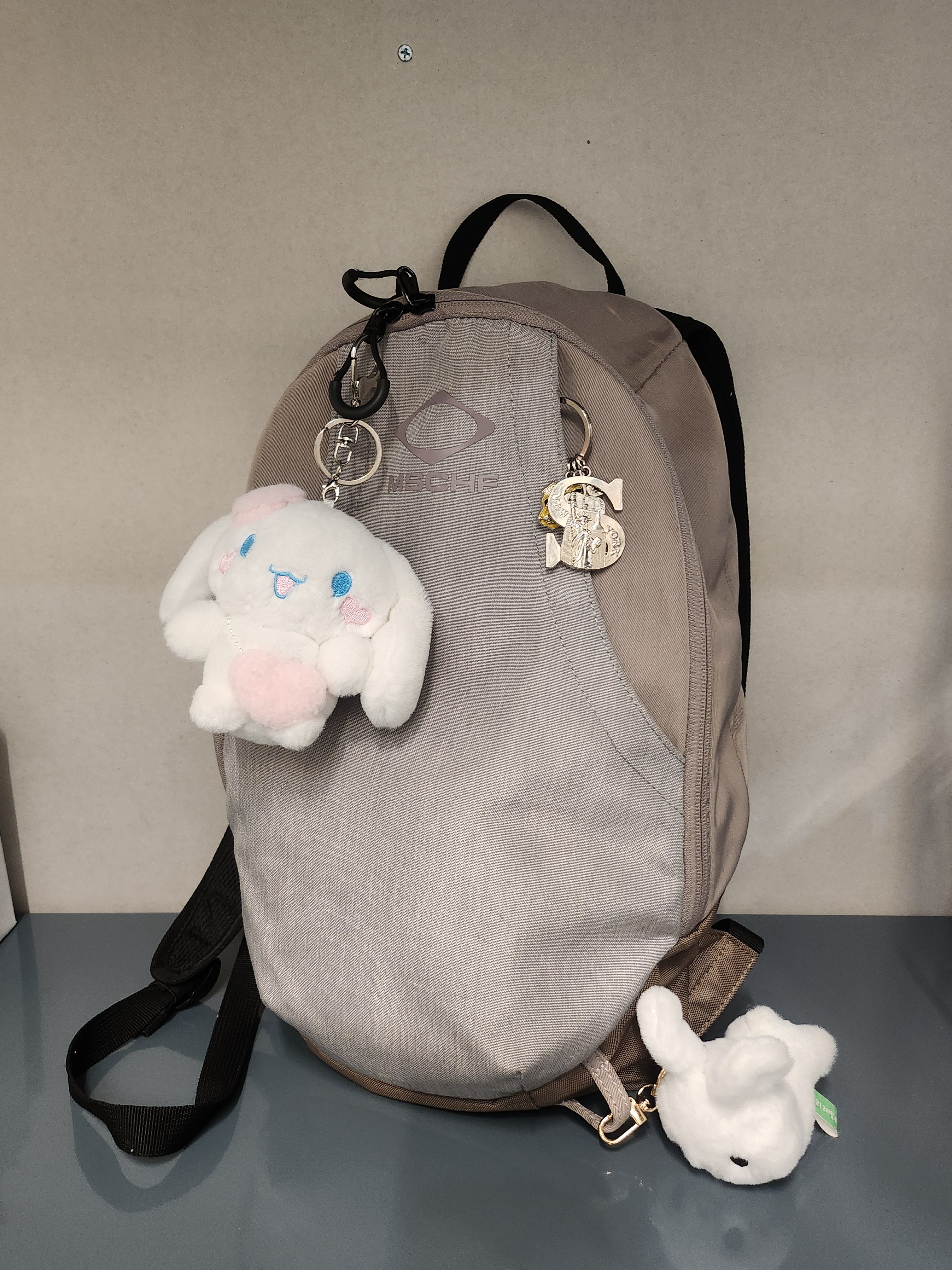 Mischief Rhombus Backpack Pink Grey 착용 스타일 - 2