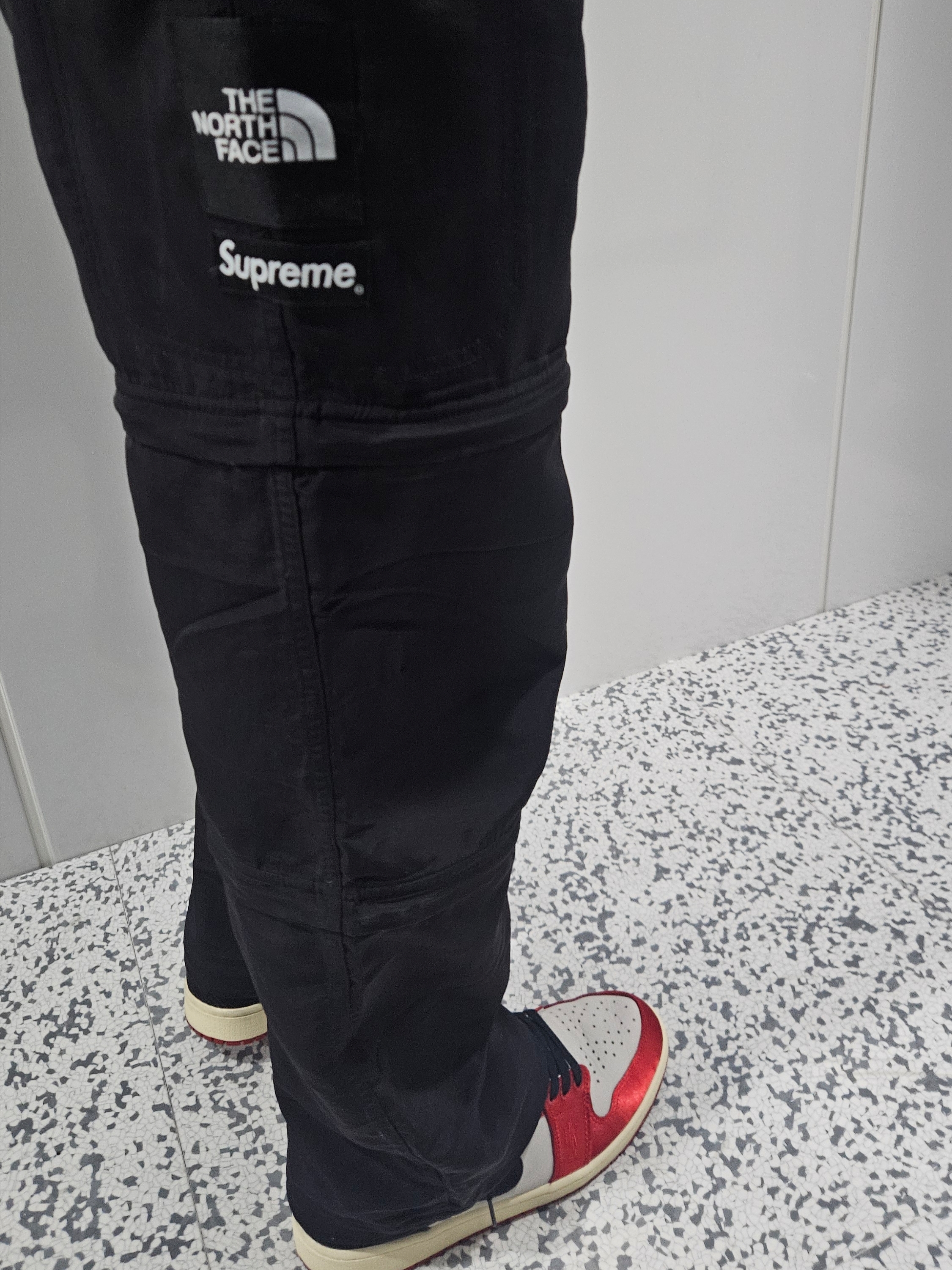 Supreme x The North Face Trekking Convertible Jacket Black - 22SS, Supreme x The North Face Trekking Zip-Off Belted Pants Black - 22SS 착용 스타일