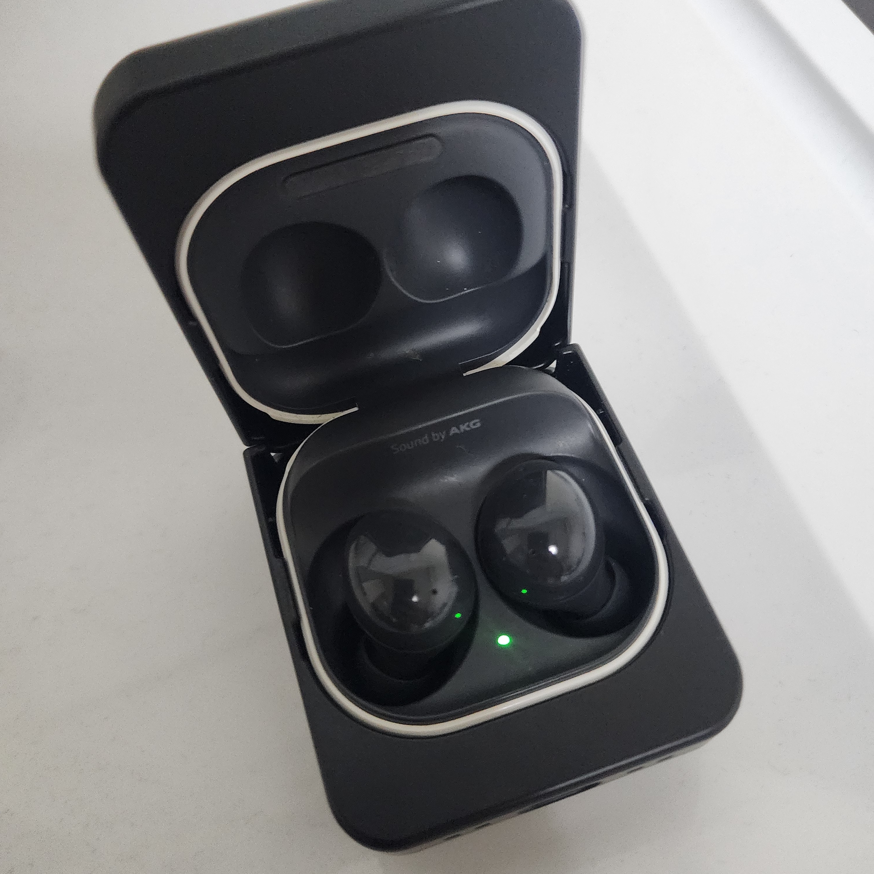 Samsung Galaxy Buds2 Graphite (Korean Ver.) 착용 스타일