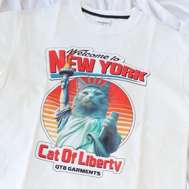 QT8 GARMENTS Cat of Liberty Tee Ivory 착용 스타일