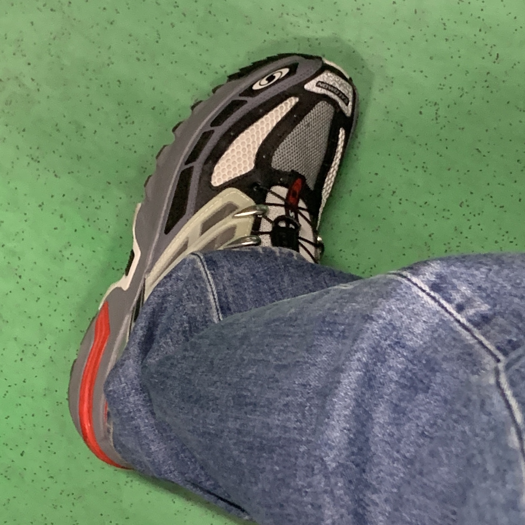 Salomon ACS Pro ADV Lunar Rock Goji 착용 스타일