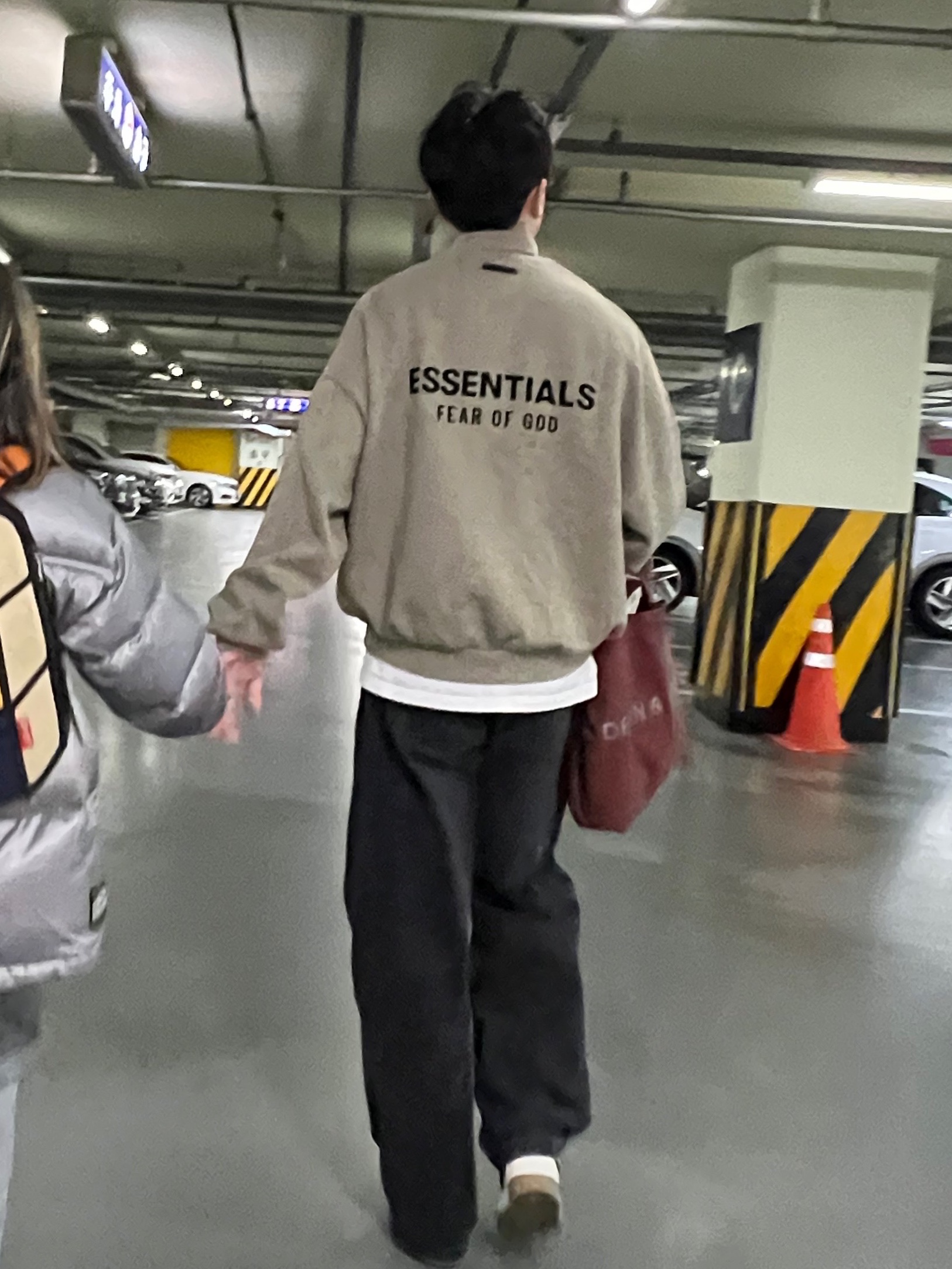 Essentials Fleece Polo Sweatshirt Heather Grey - 24FW, Apple Watch Ultra 2 49mm Titanium Case with Ocean Band White (Korean Ver.) 착용 스타일 - 1