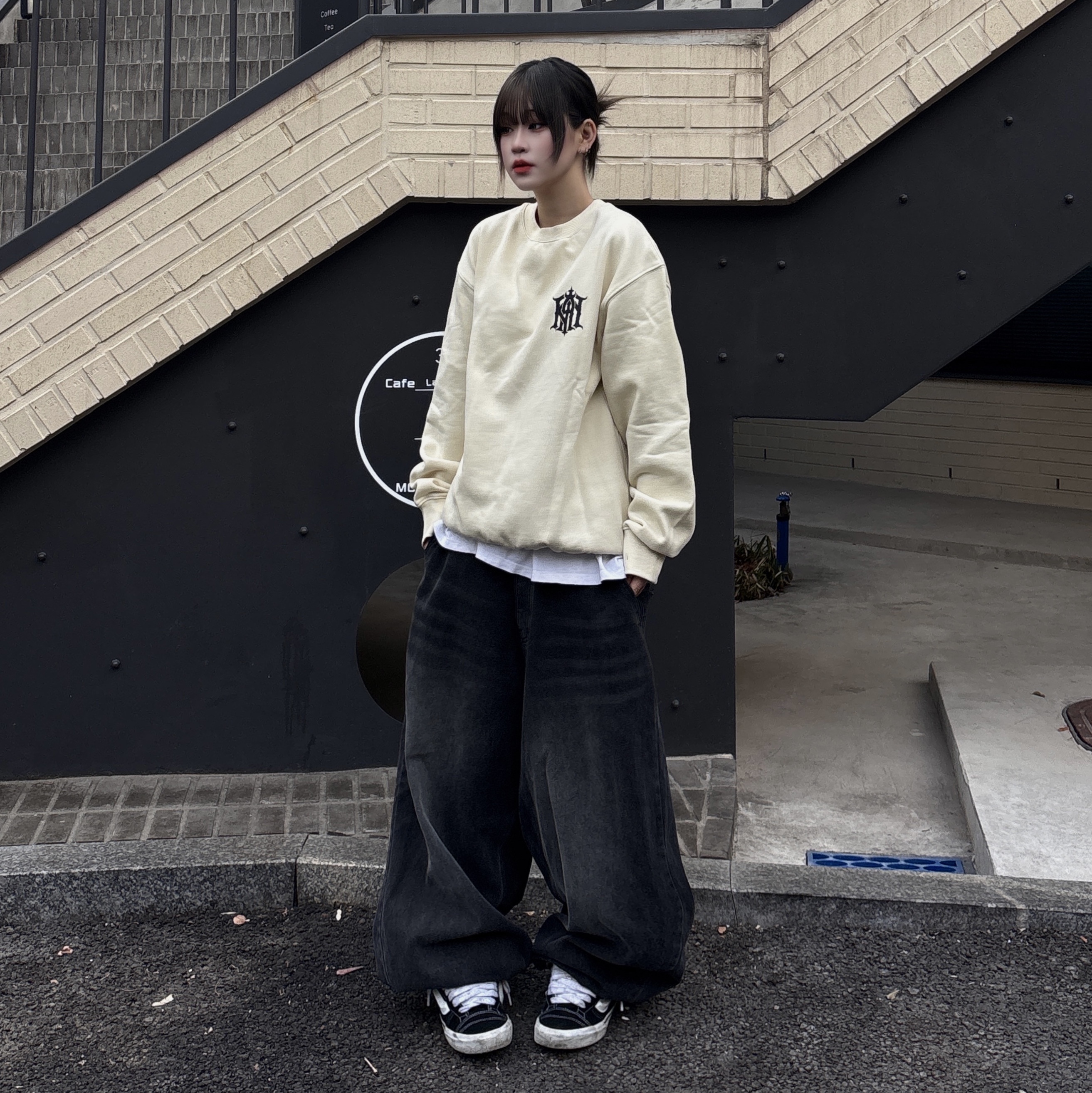 Vans Knu-Skool Black True White 착용 스타일 - 1