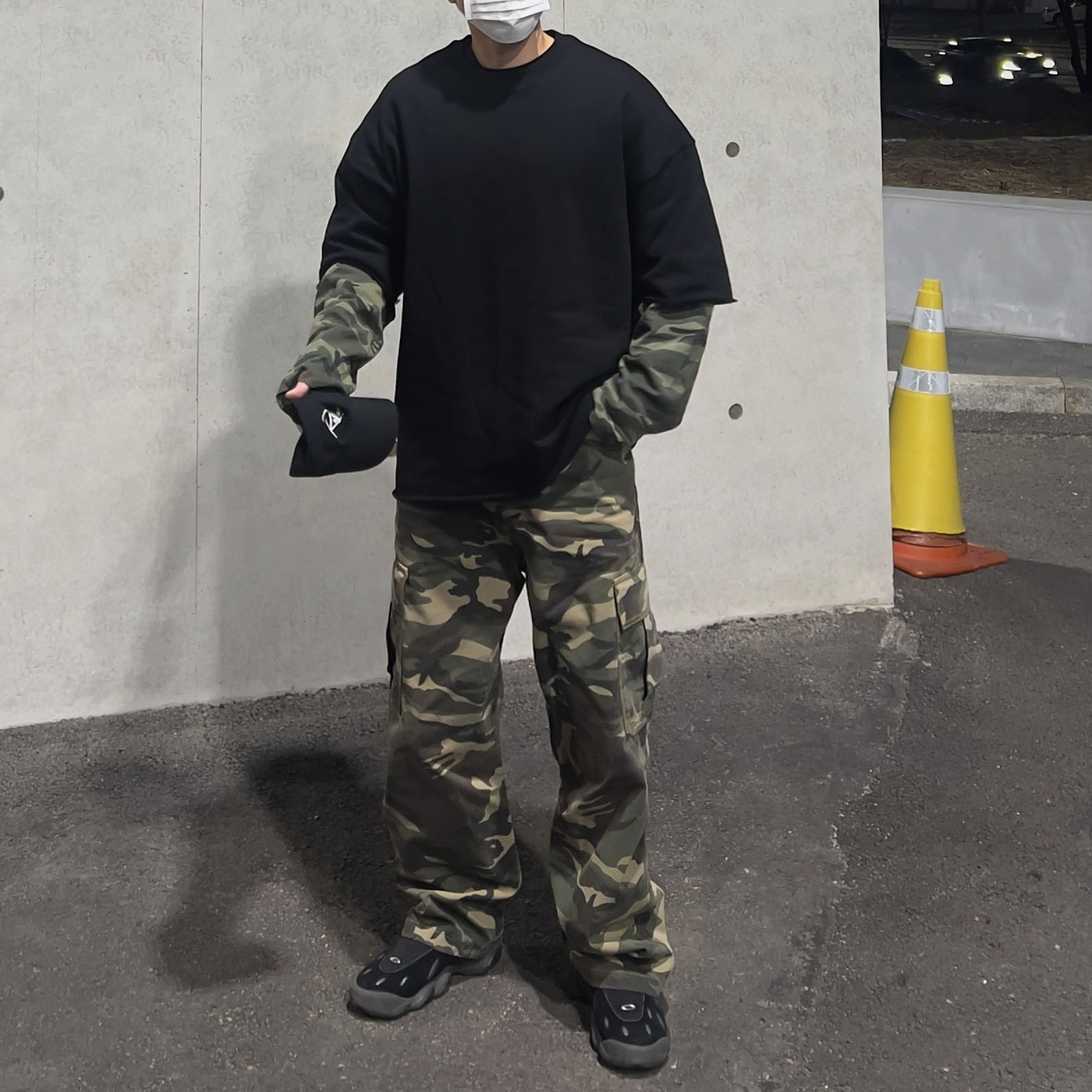 Oakley Factory Team x Brain Dead Suede Flesh Java, Oakley Factory Team x Brain Dead Orbital Flesh Black glitter 착용 스타일 - 4