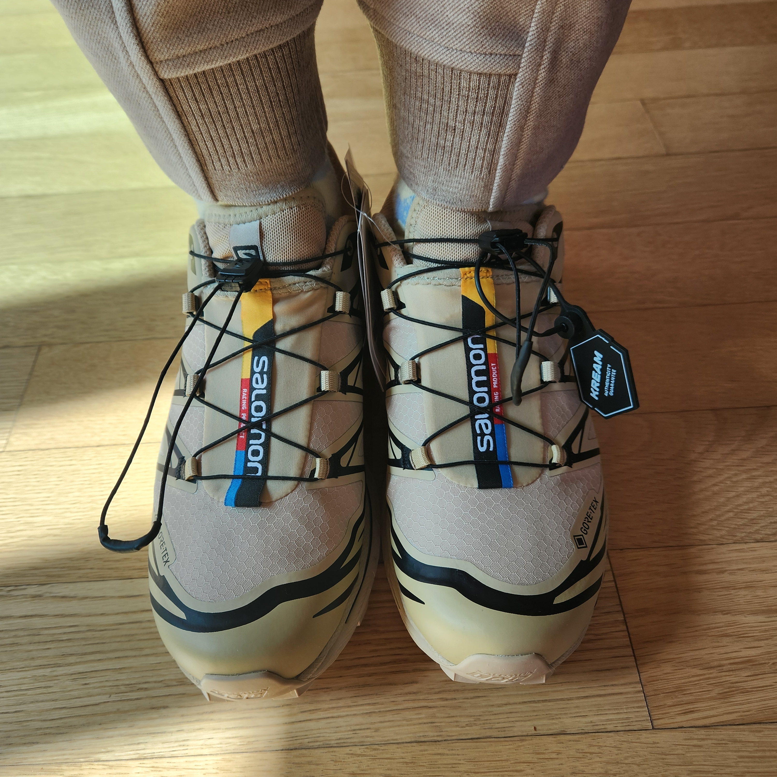 Salomon XT-6 GTX Safari Black 착용 스타일
