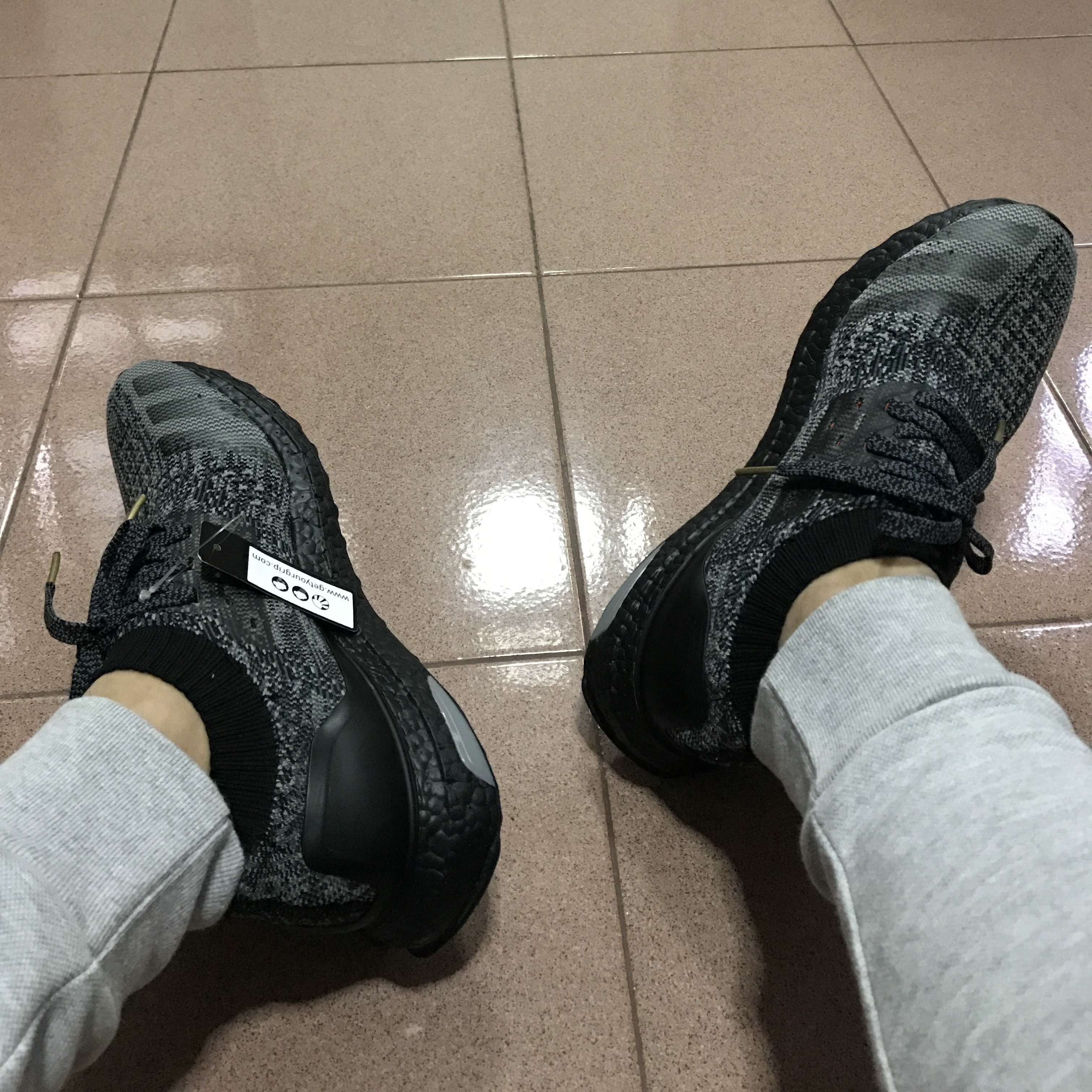 Adidas Ultraboost Uncaged Triple Black 착용 스타일 - 1
