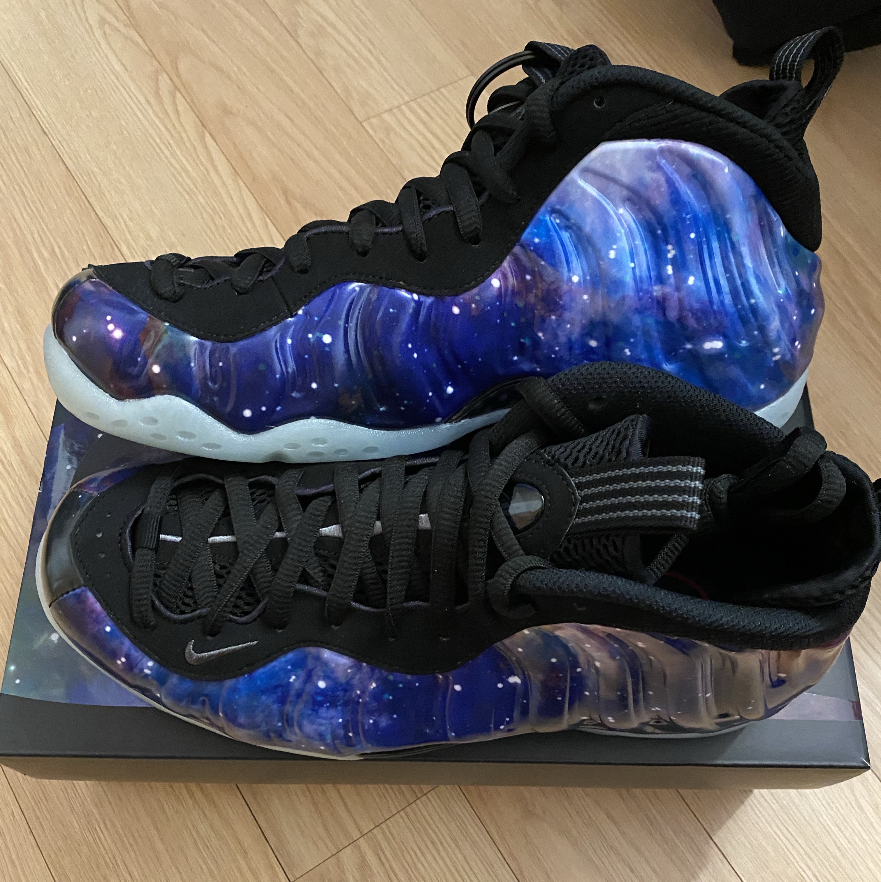 Nike Air Foamposite One Galaxy 착용 스타일