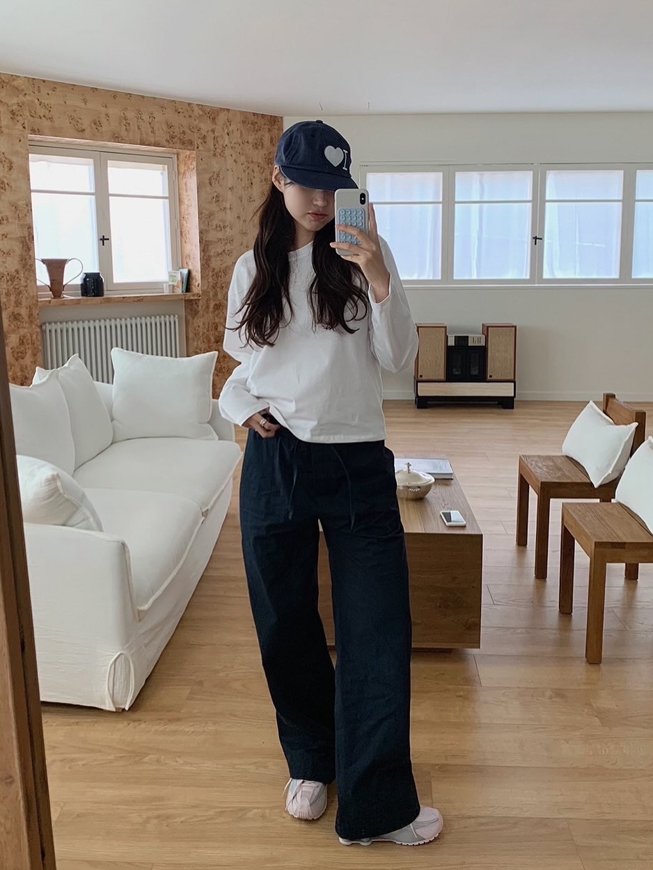 Token Gift I Love Vintage Navy 착용 스타일