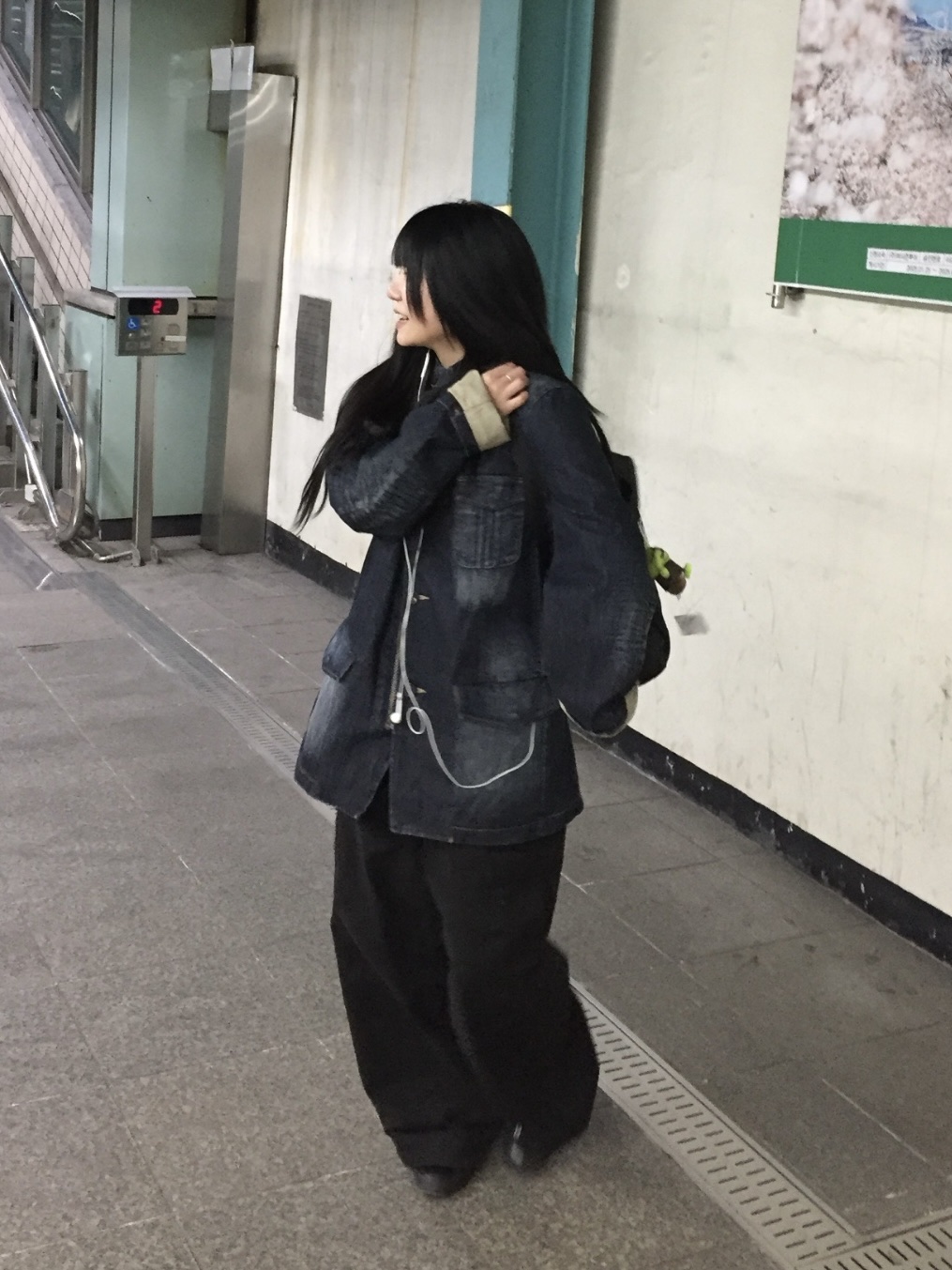 Converse Chuck Taylor All Star Classic Black Monochrome 착용 스타일 - 1