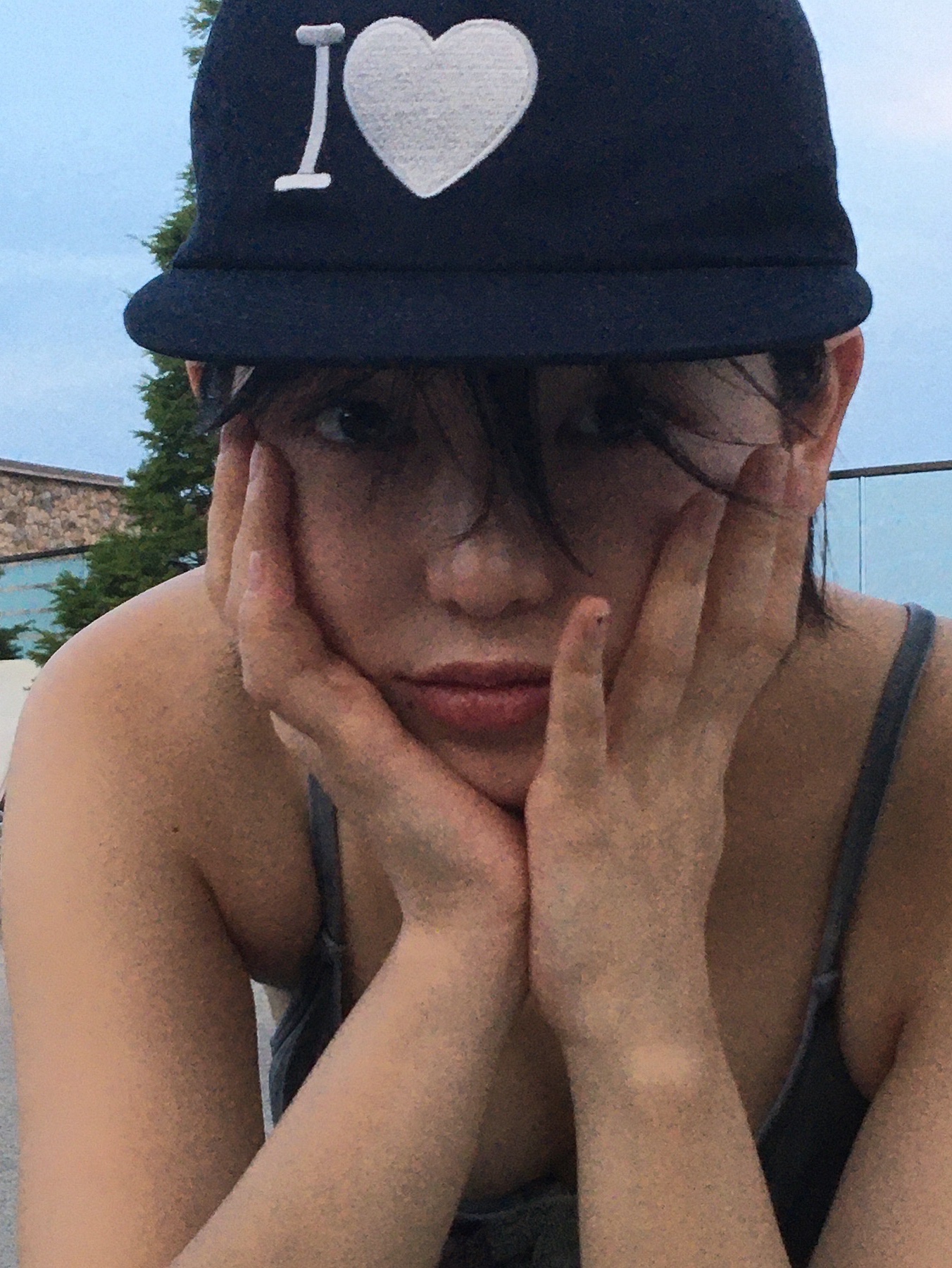 Token Gift I Love Vintage Navy 착용 스타일