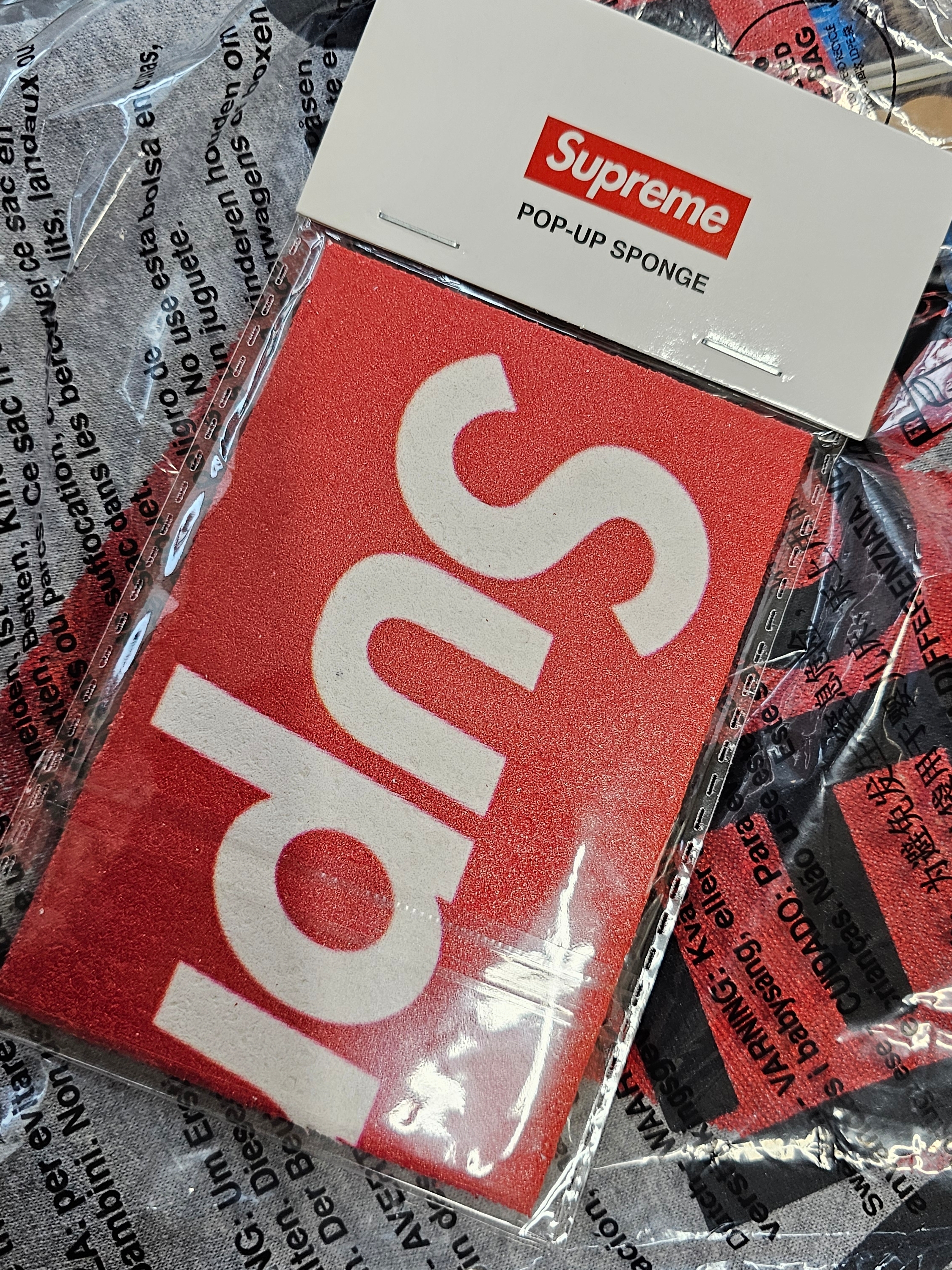 Supreme Announcing T-Shirt Heather Grey - 25SS, Supreme Backpack Olive - 25SS 착용 스타일 - 4