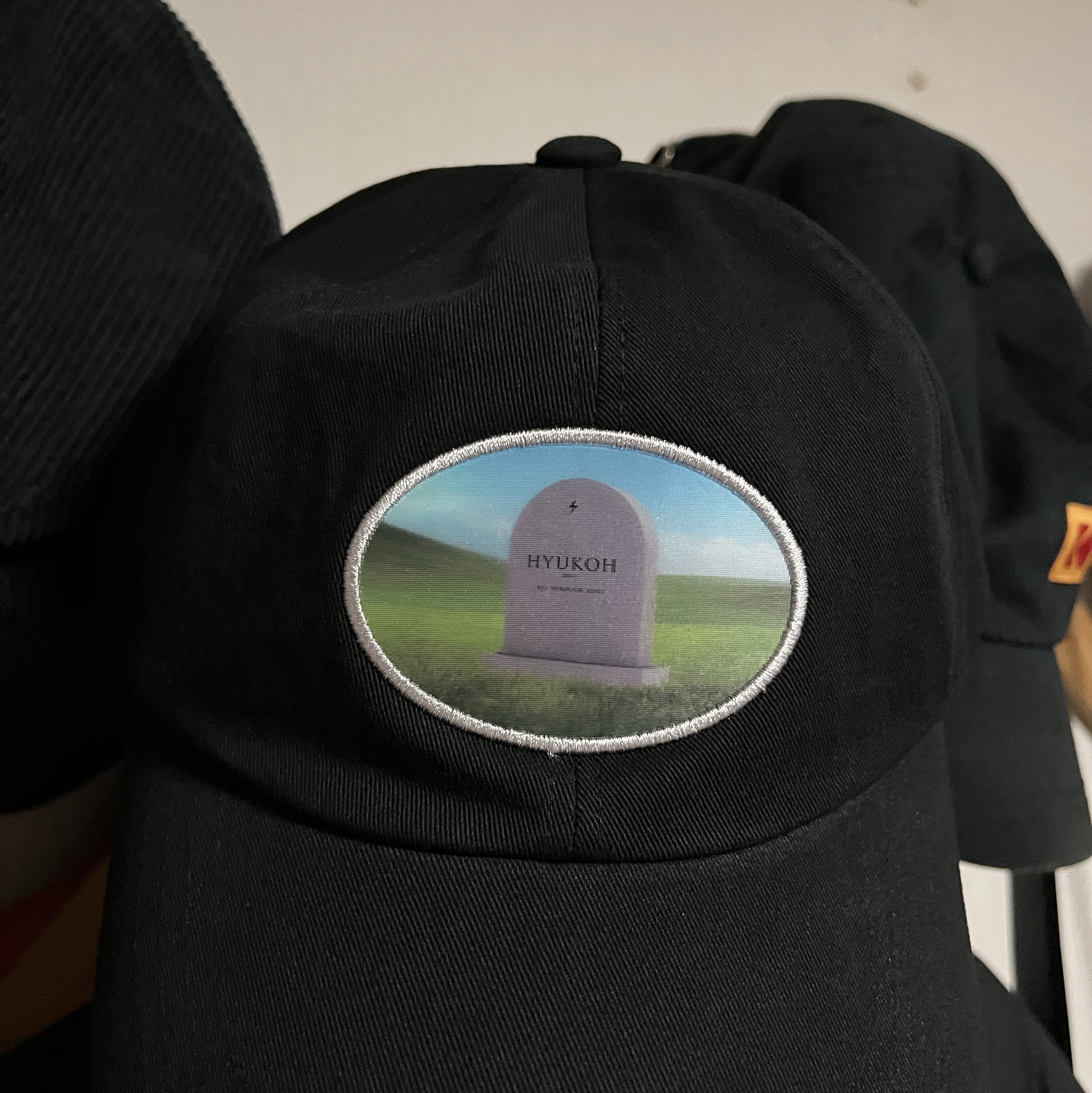 HYUKOH x Fragment Design Funeral For A Friend Lenticular Cap 착용 스타일