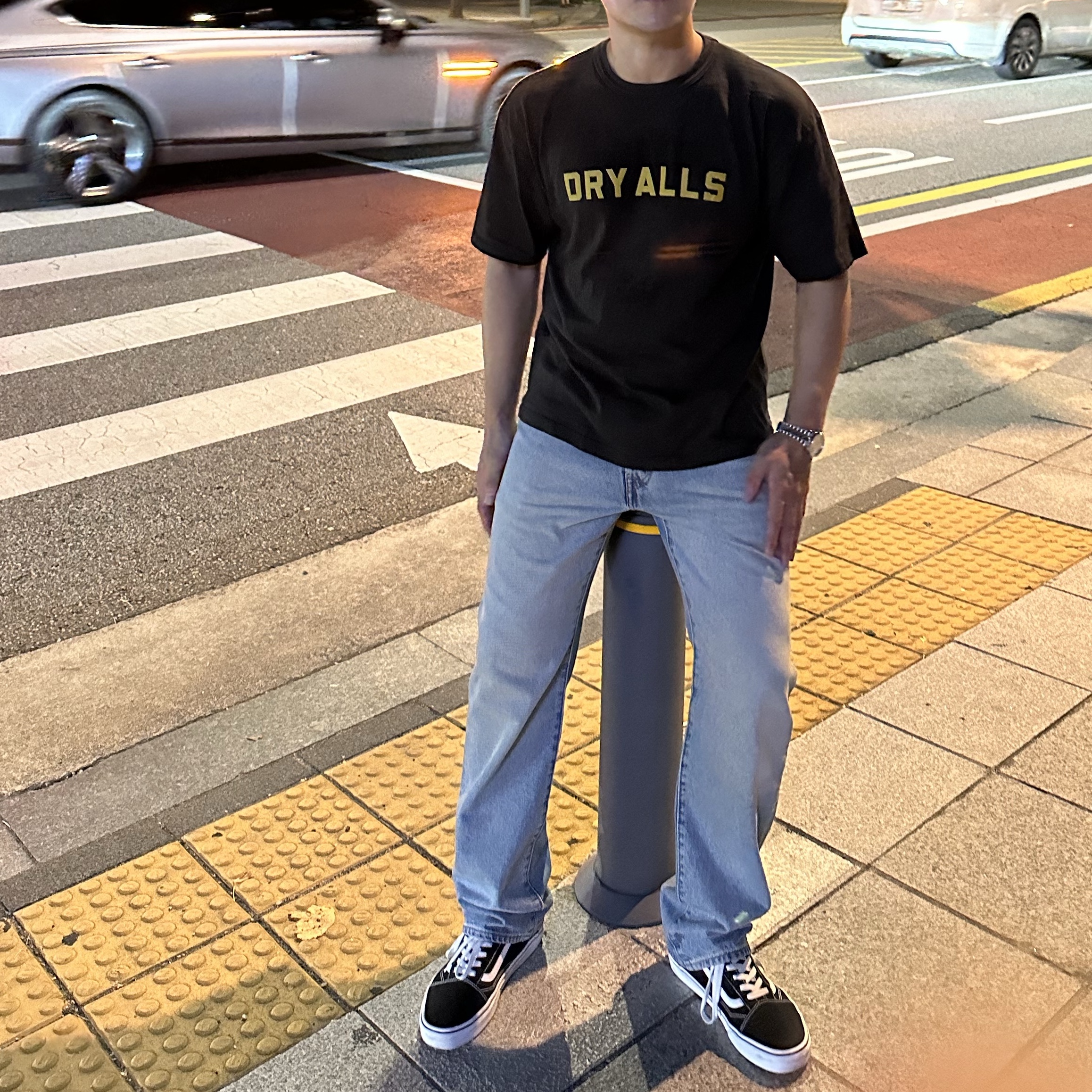 휴먼 메이드 그래픽 티셔츠 #17 블랙, 반스 올드스쿨 캔버스 블랙 트루 화이트 착용 스타일