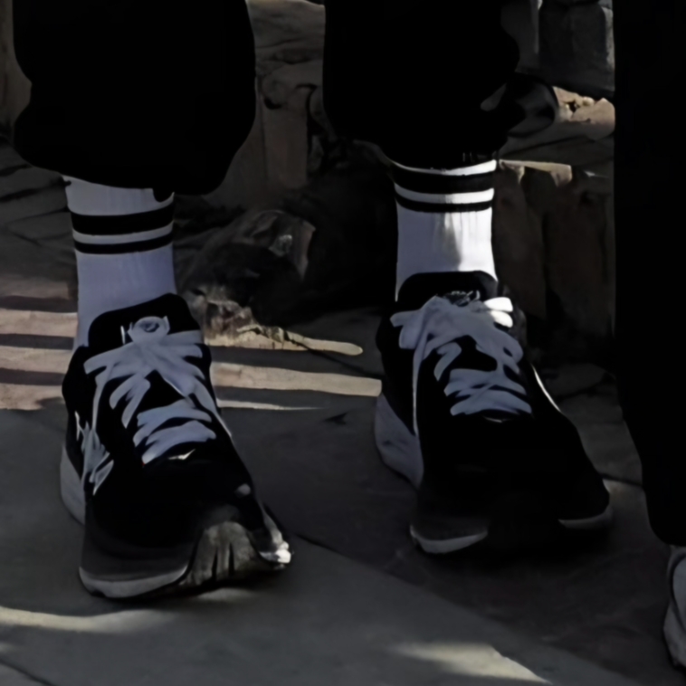 Hoka Bondi 8 Black White - Wide 착용 스타일 - 4