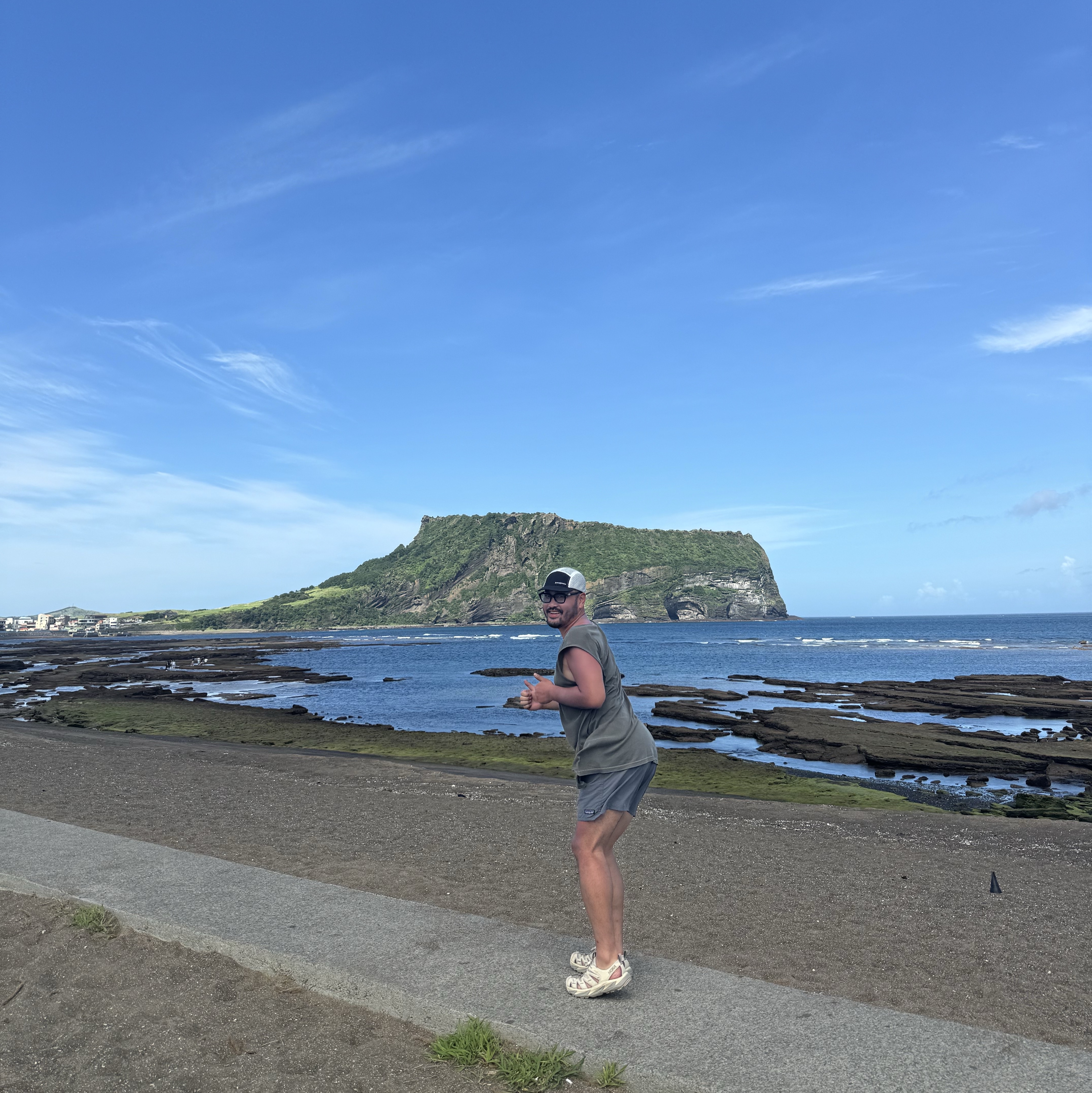 Hoka Hopara Shifting Sand Dune, Patagonia Duckbill Cap Black 착용 스타일