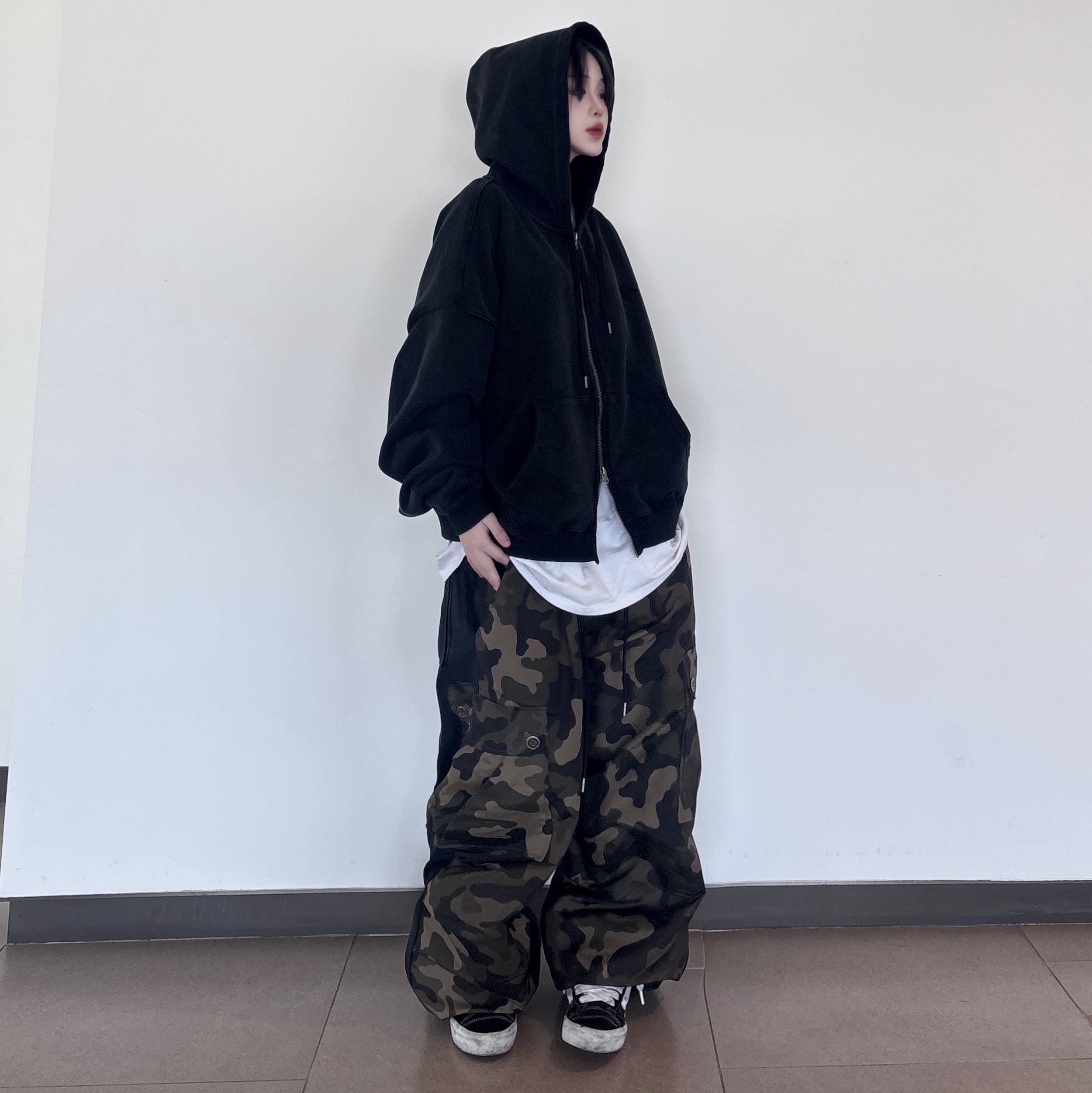 Vans Knu-Skool Black True White 착용 스타일 - 2