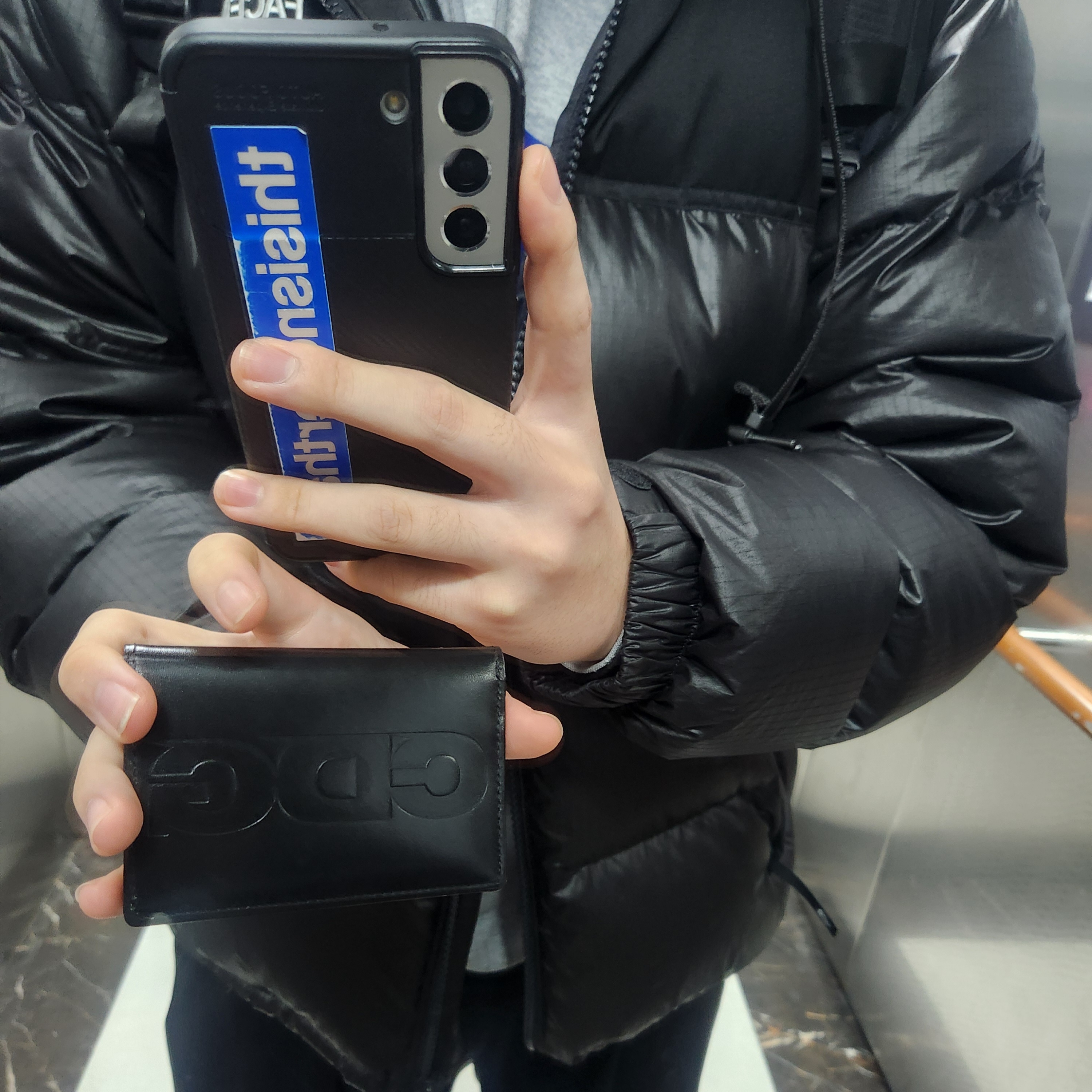 CDG Embossed Logo Wallet Black, The North Face White Label Novelty Nuptse RDS Down Jacket Real Black 착용 스타일