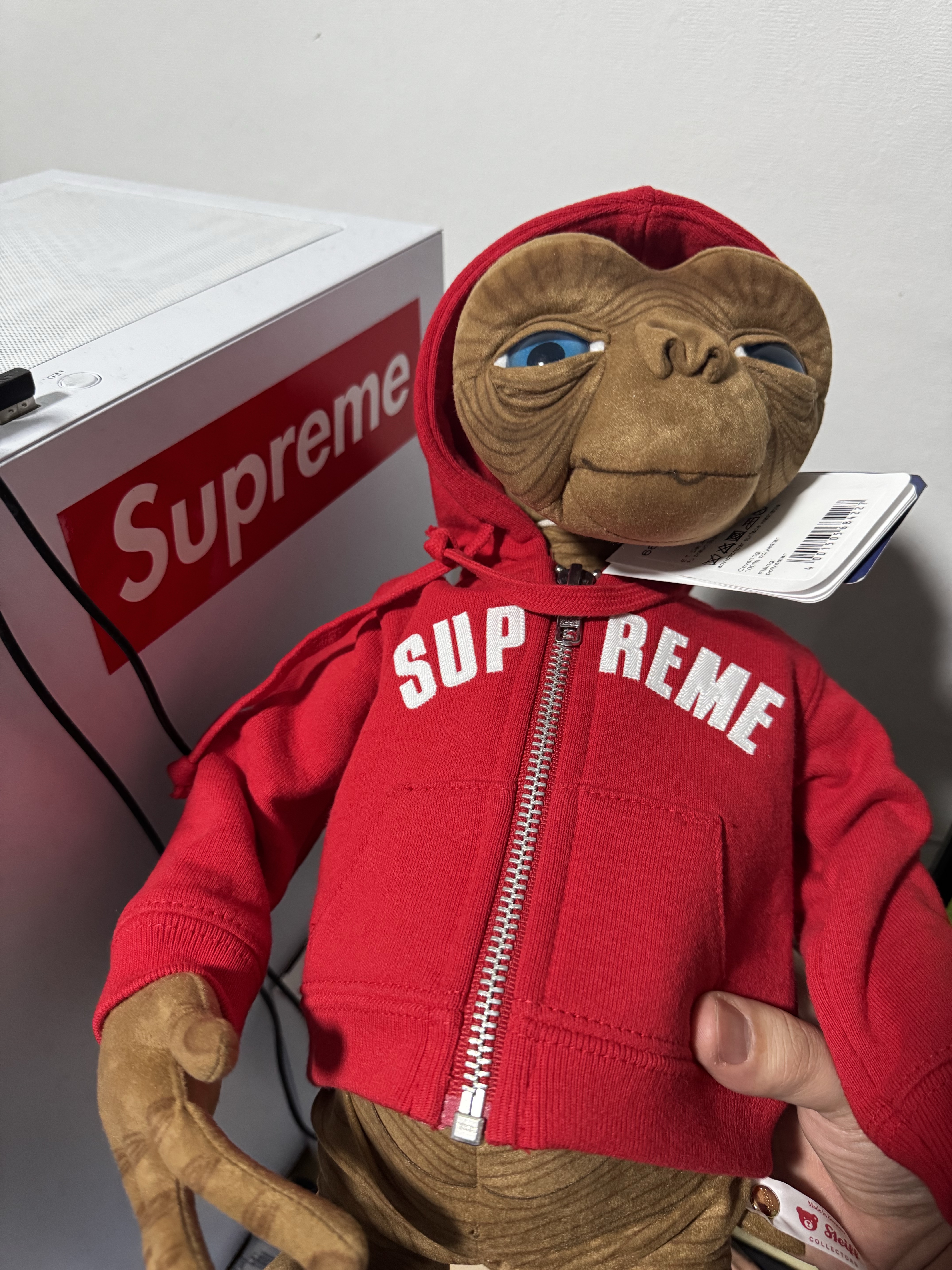 Supreme x Steiff ET Multicolor - 25SS 착용 스타일
