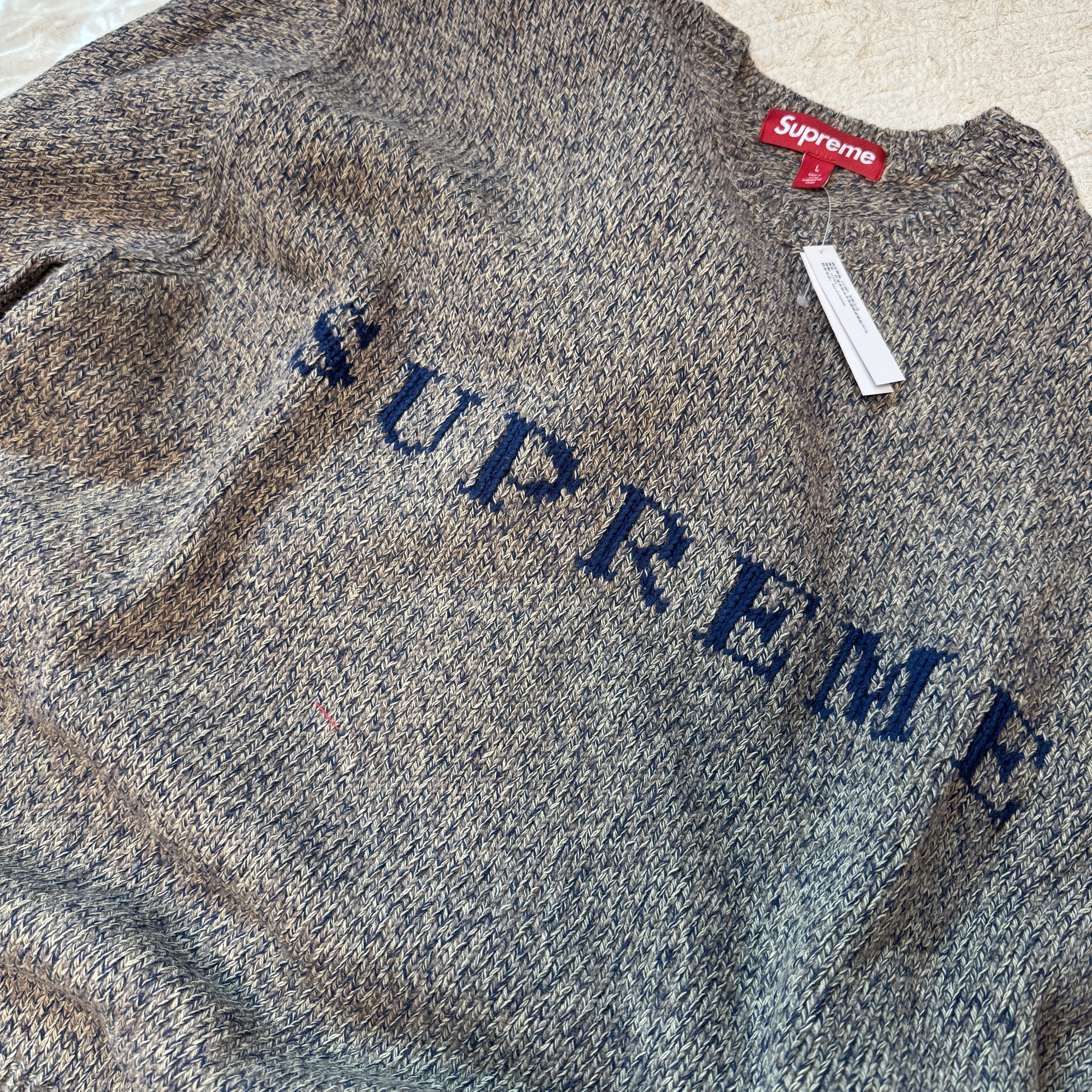 Supreme Contrast Logo Sweater Taupe Melange - 25SS 착용 스타일 - 2