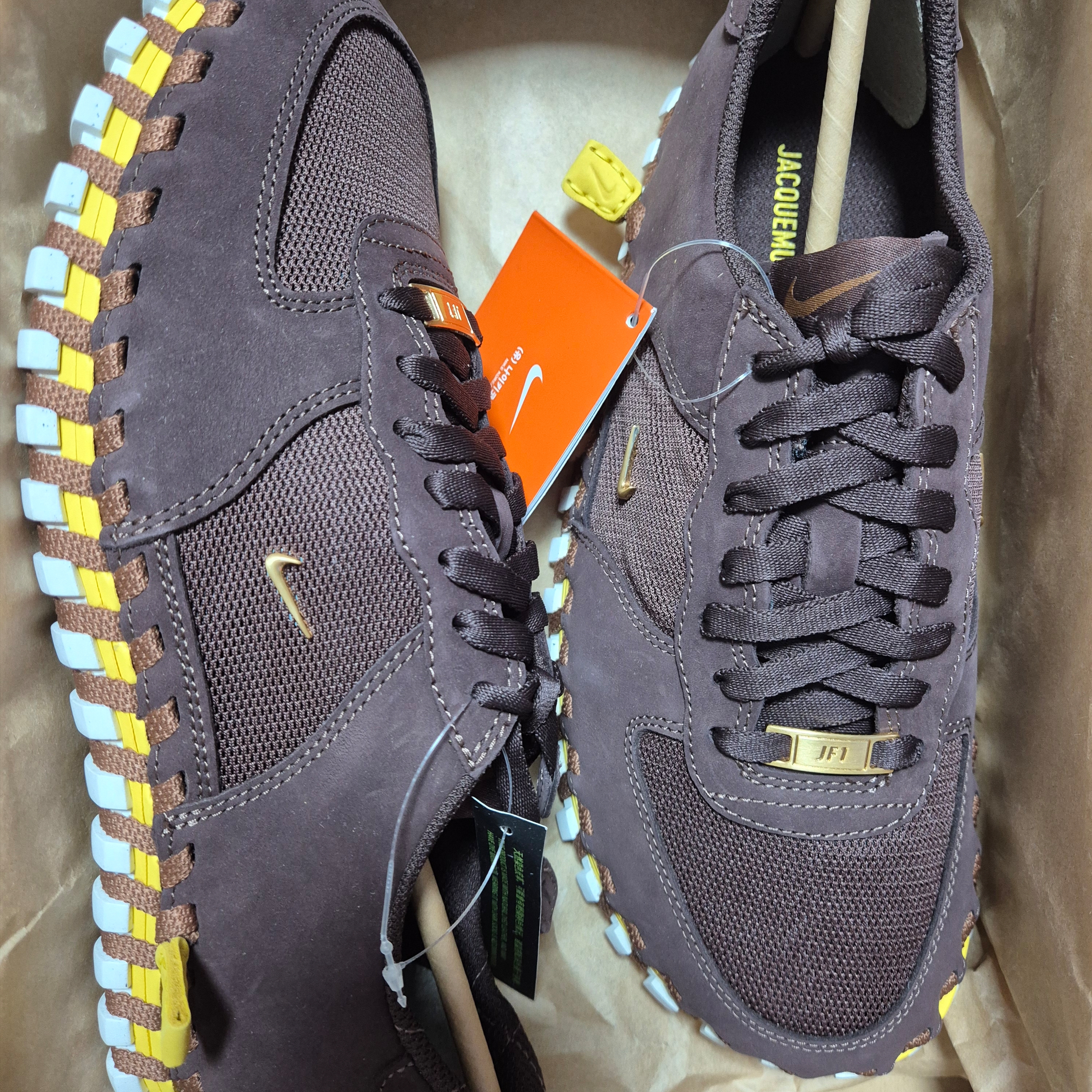 Nike x Jacquemus J Force 1 Low LX SP Earth 착용 스타일 - 2
