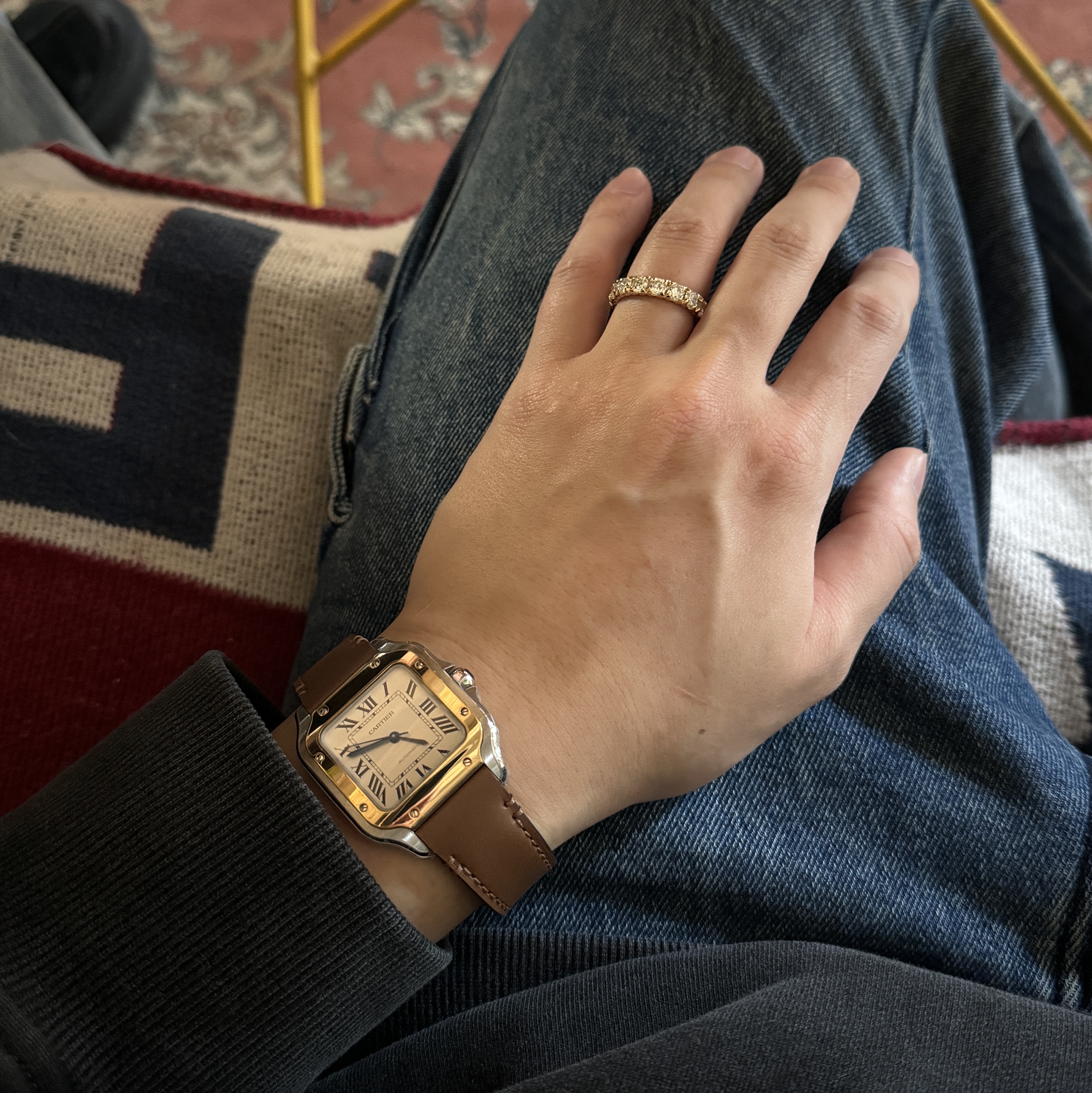 Cartier Santos de Watch Medium Automatic Yellow Gold Steel Metal Leather Bracelet 착용 스타일