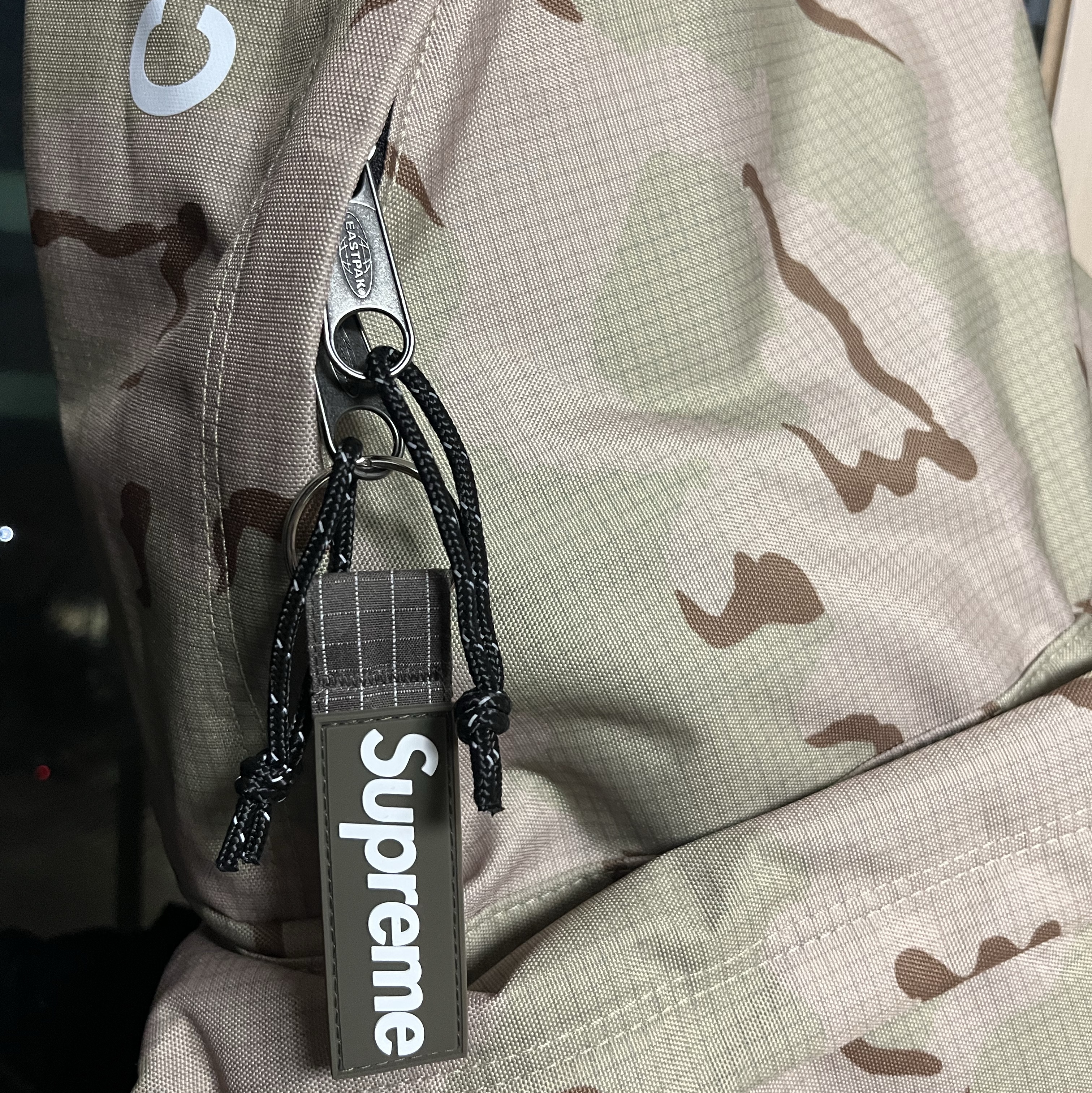 Supreme Ripstop Keychain Woodland Camo - 24SS 착용 스타일