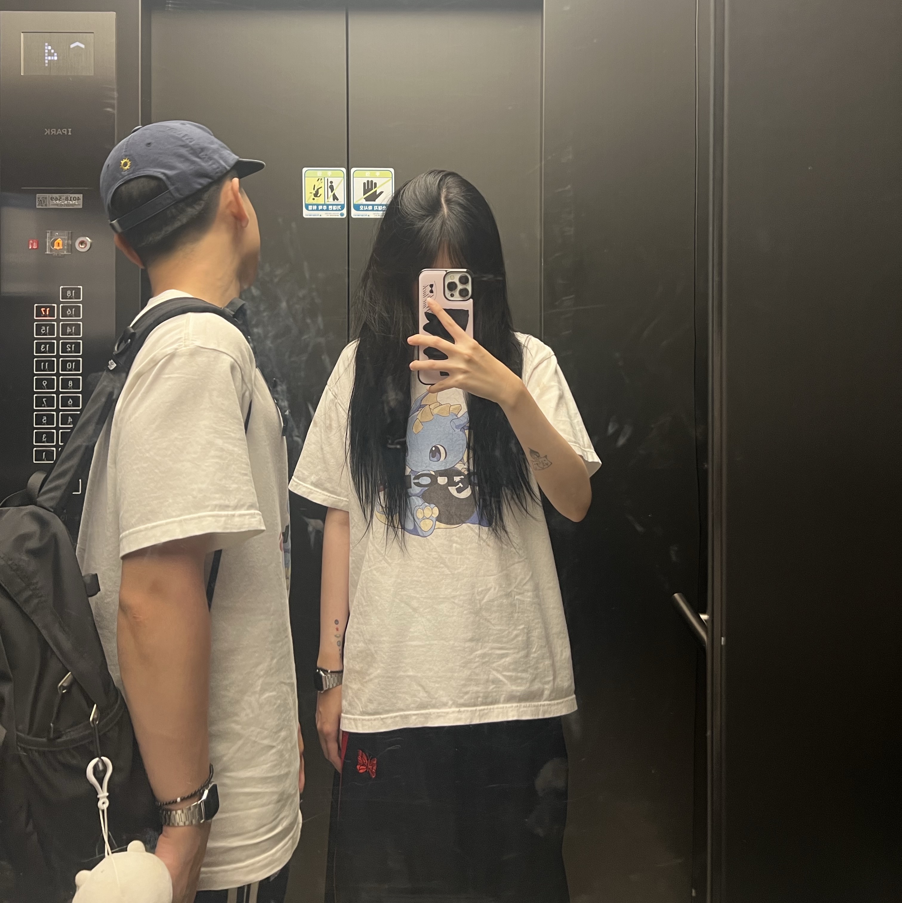 Cotchs Plubee T-Shirt White, Needles x LHP H.D. Track Pants Poly Smooth Black Red 착용 스타일 - 2