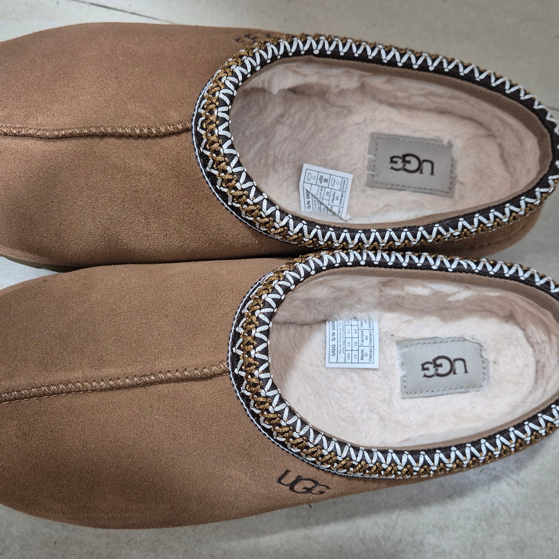 UGG Tasman Slipper Chestnut 착용 스타일