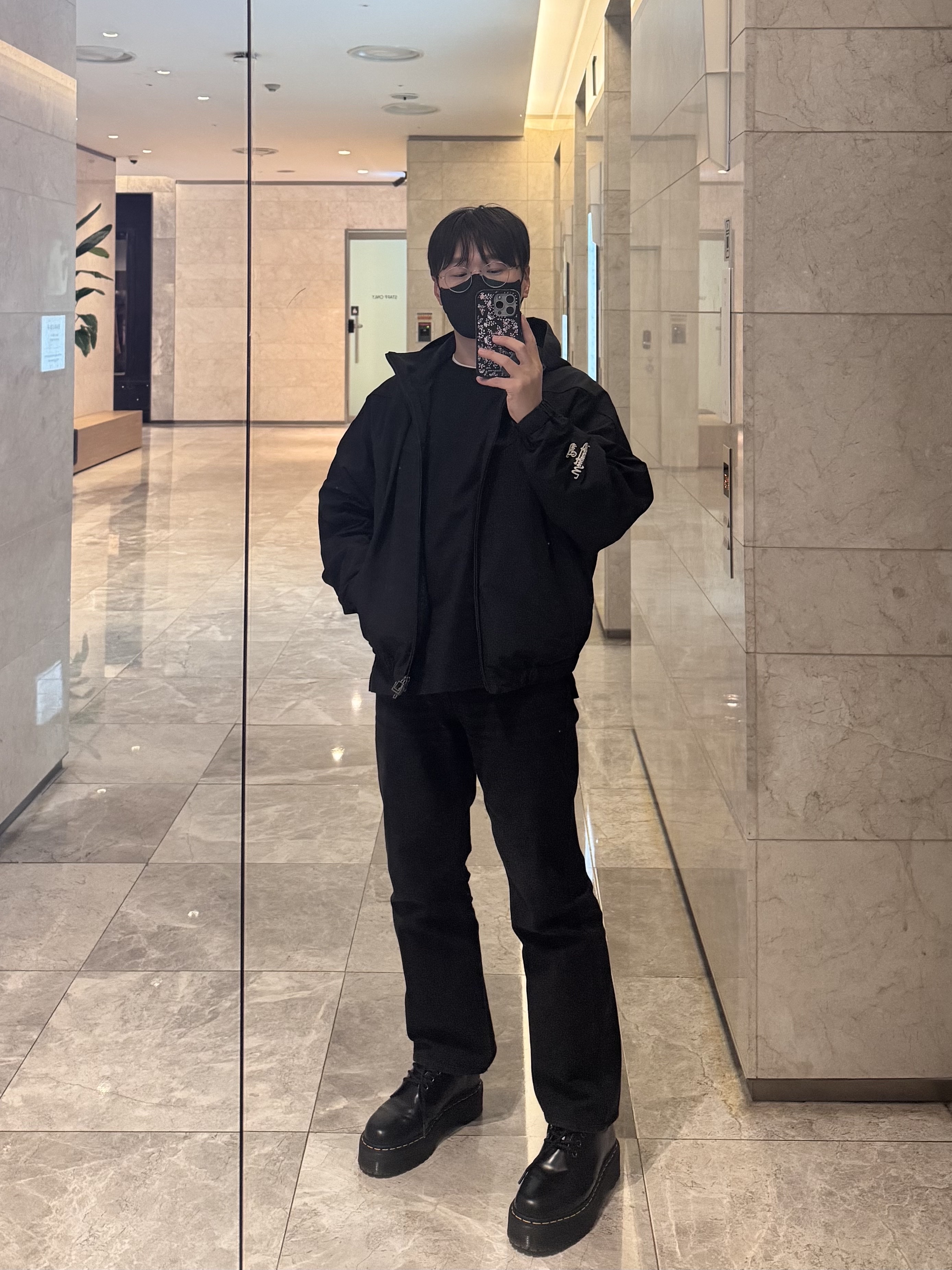 Wooyoungmi Feather Long Sleeve T-Shirt Black - 23SS, Wooyoungmi Long Straight Denim Pants Black -23FW 착용 스타일 - 1