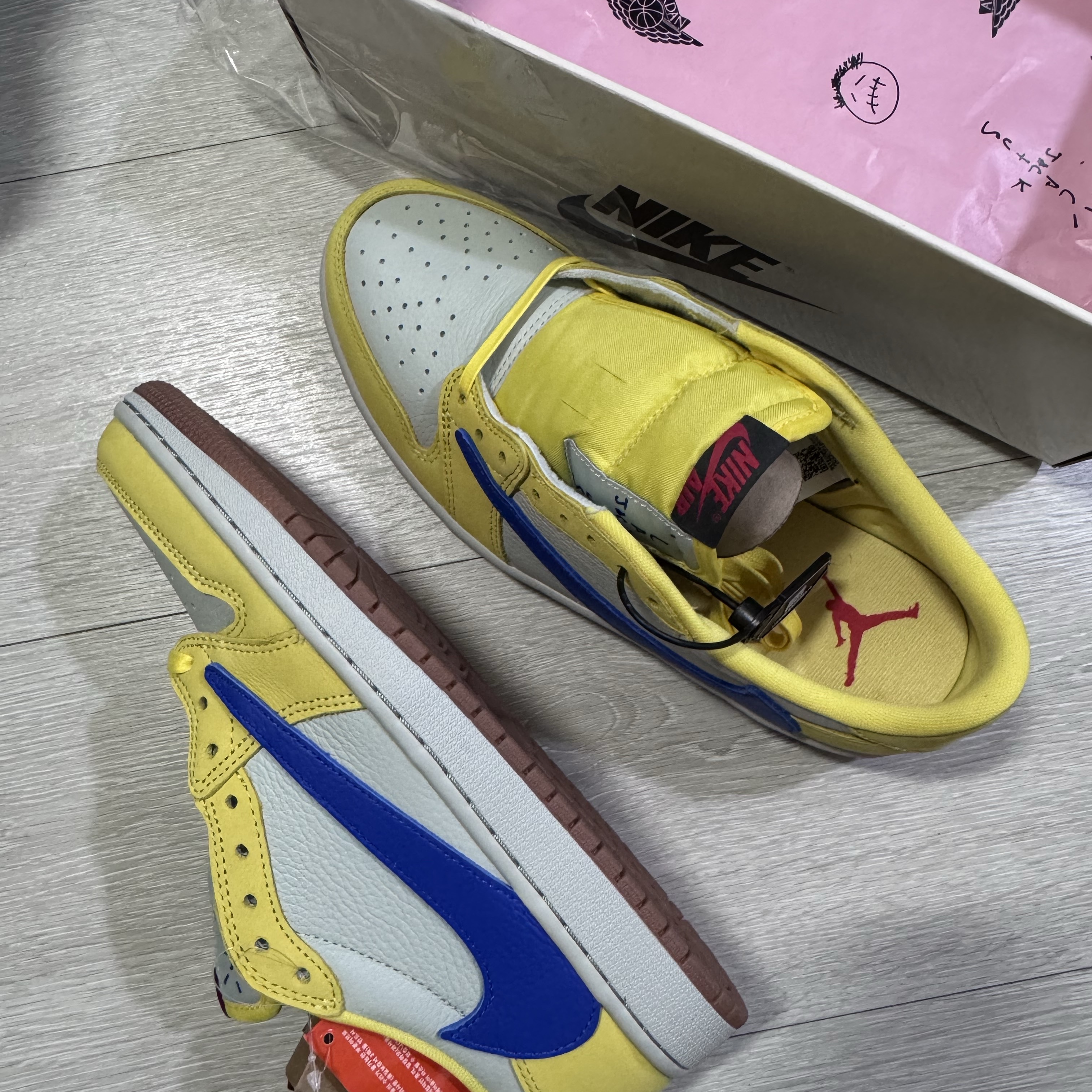 (W) Jordan 1 x Travis Scott Retro Low OG SP Canary 착용 스타일