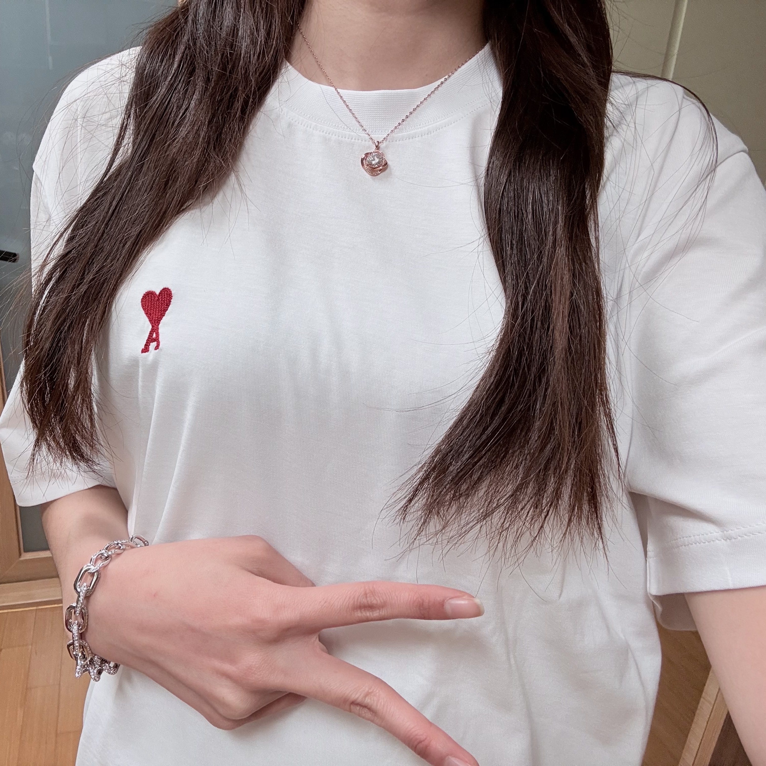 AMI de Coeur T-Shirt White 착용 스타일