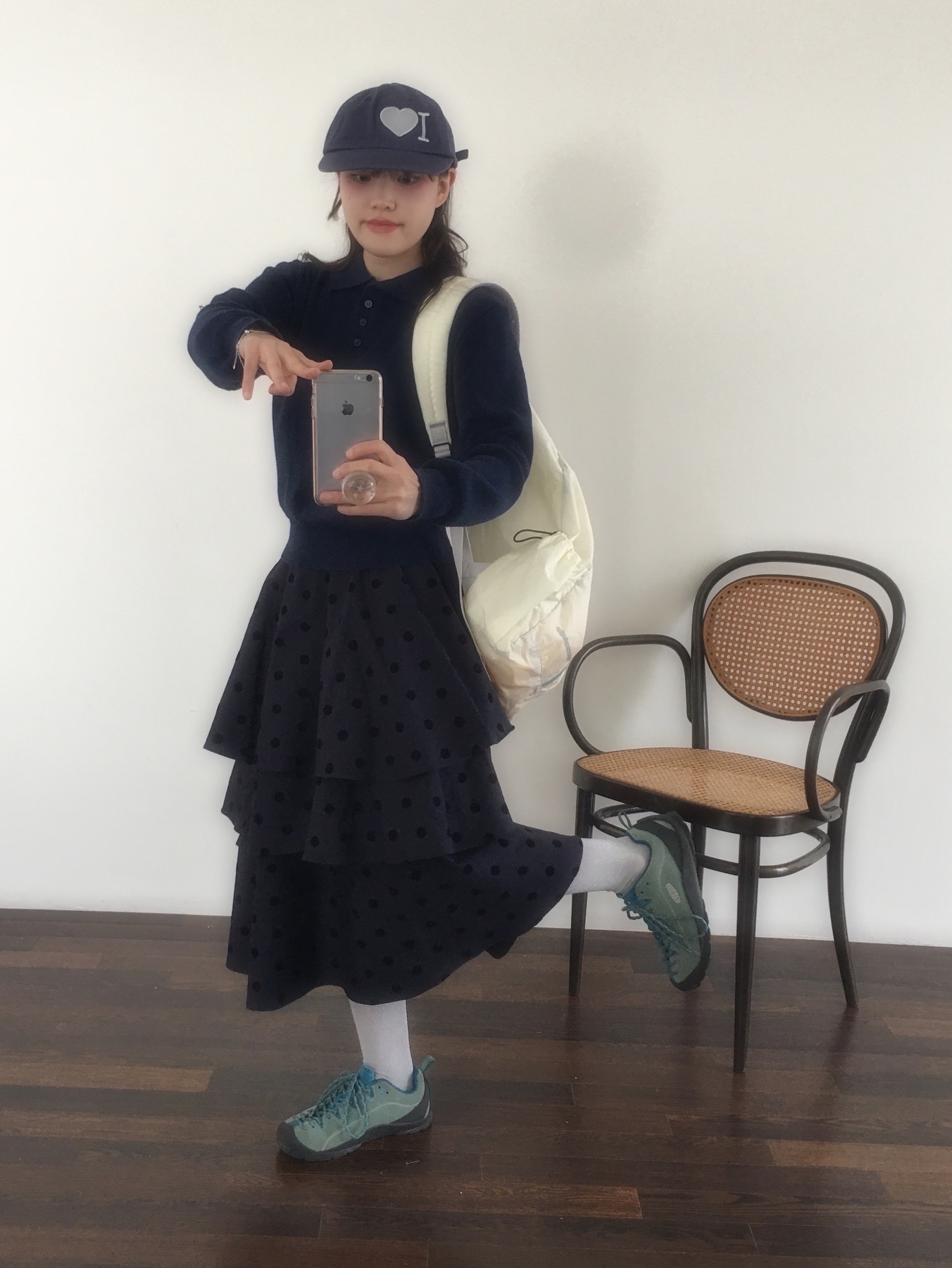 Token Gift I Love Vintage Navy 착용 스타일