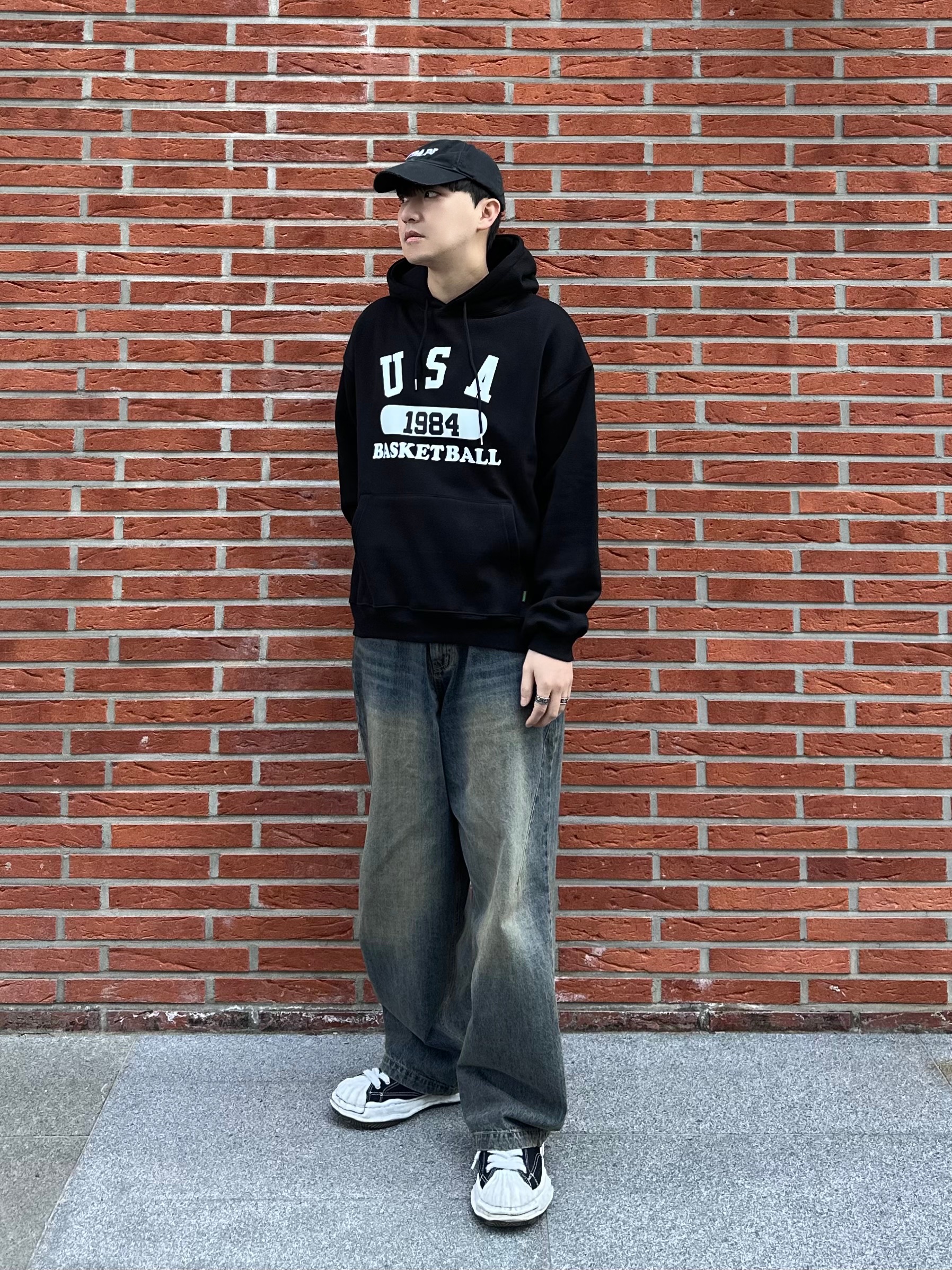 Balenciaga Cities Paris Cap Black 착용 스타일 - 2
