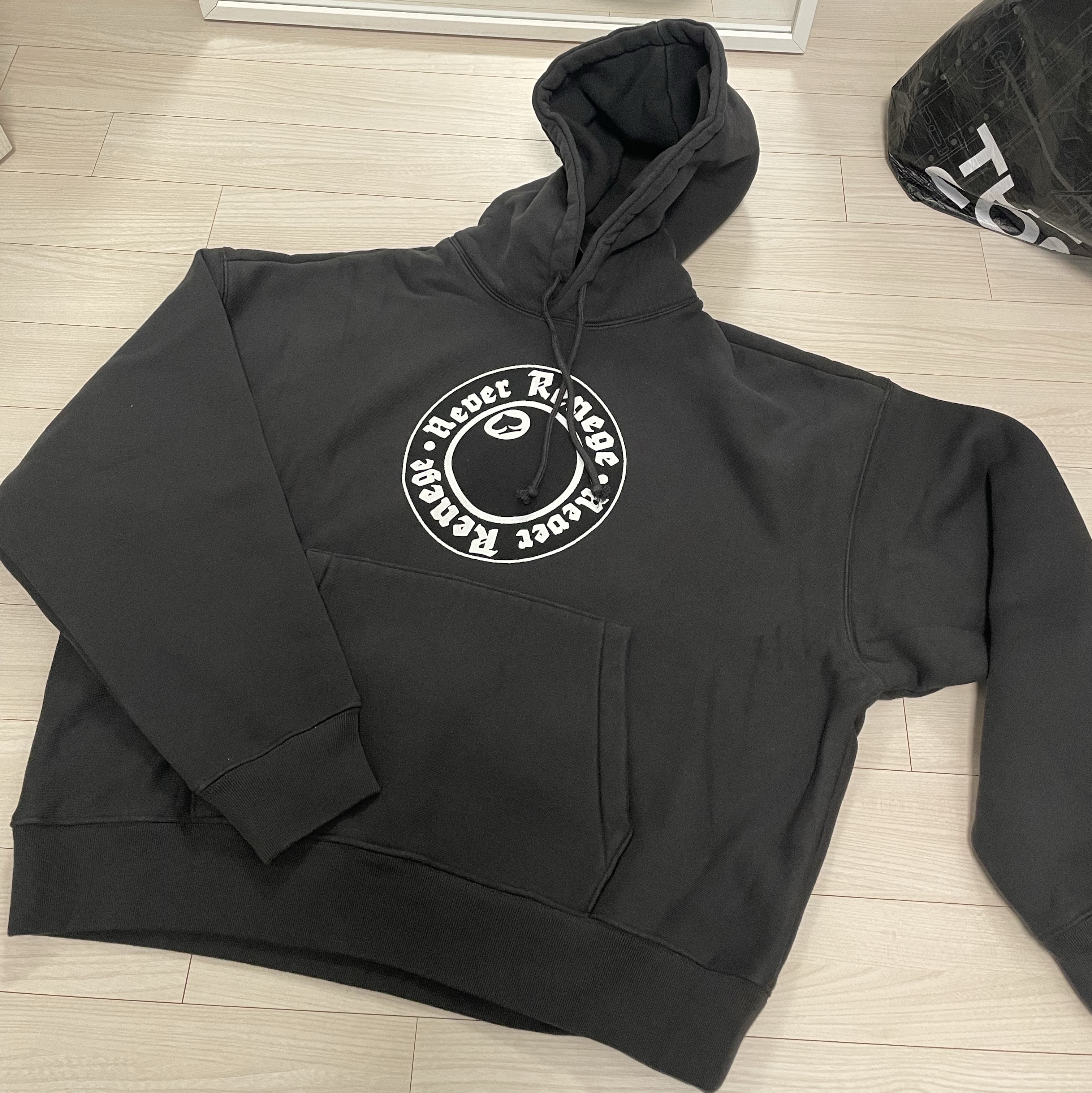 Stussy x Denim Tears Graphic Hoodie Black 착용 스타일 - 3