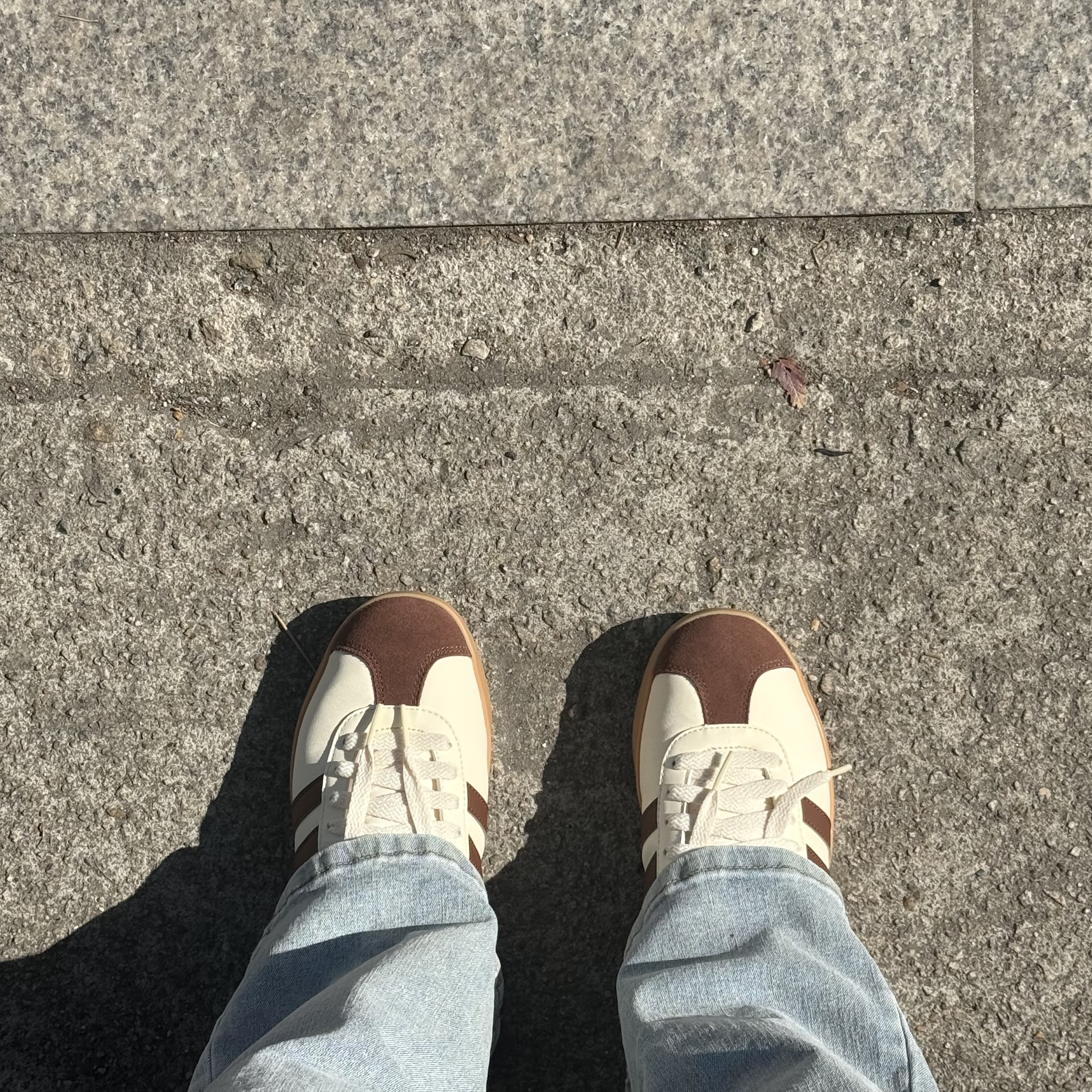 Adidas VL Court 2.0 Cream Brown 착용 스타일