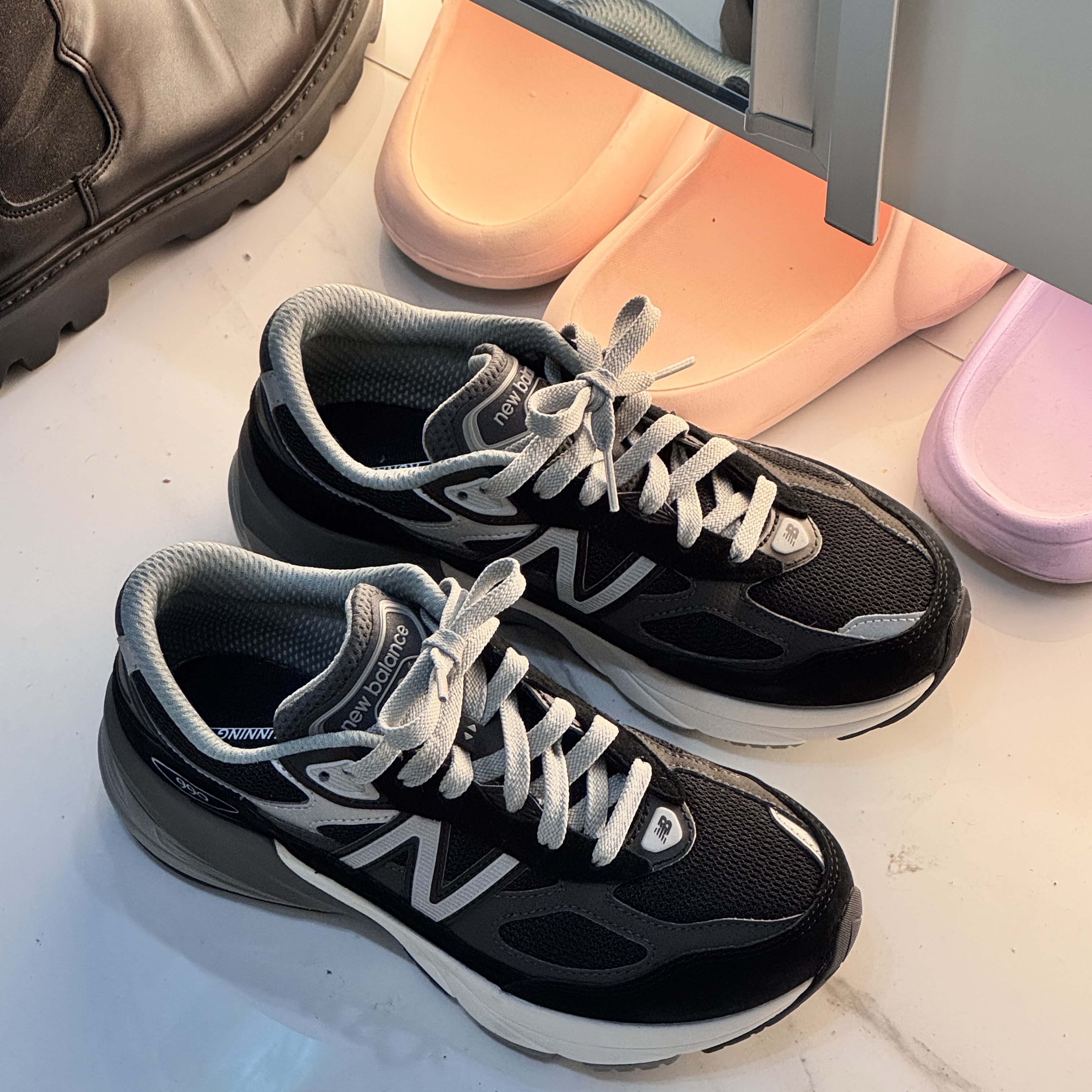 (GS) New Balance 990v6 Black Silver - M Medium 착용 스타일 - 1