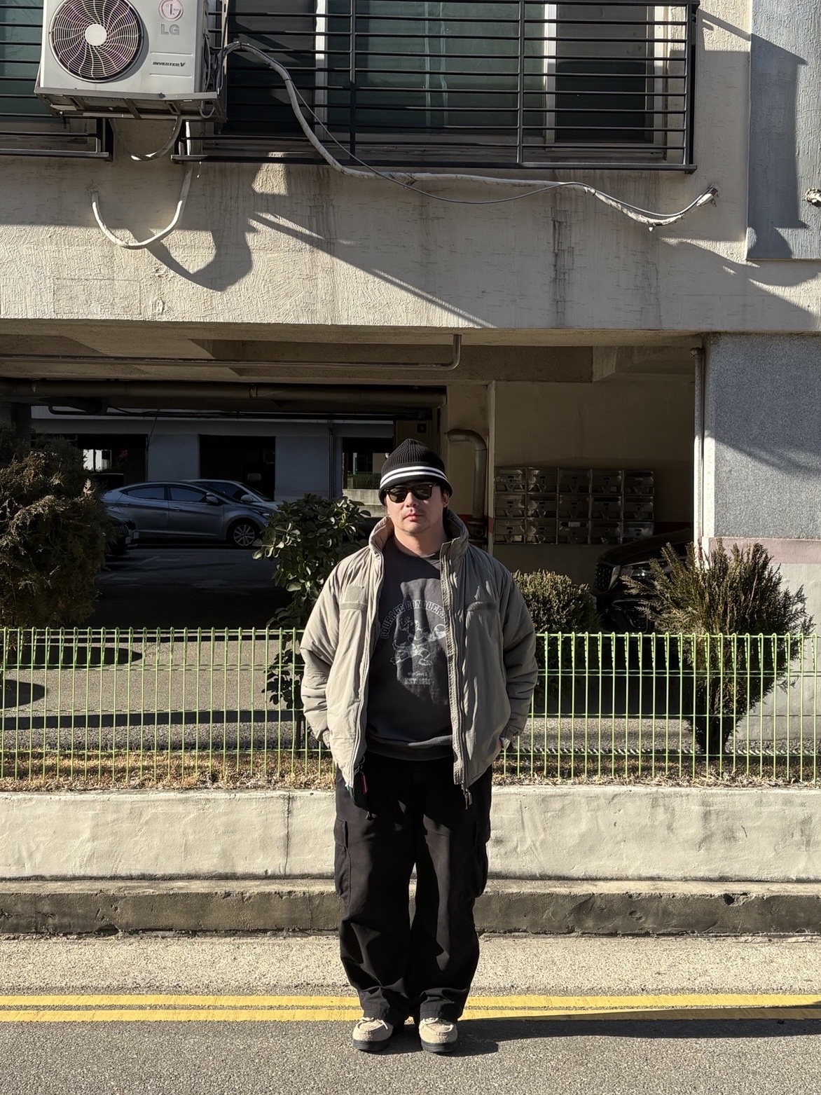 Wildthings Vintage Sweatshirts(WILD DOG) Graphite 착용 스타일 - 6