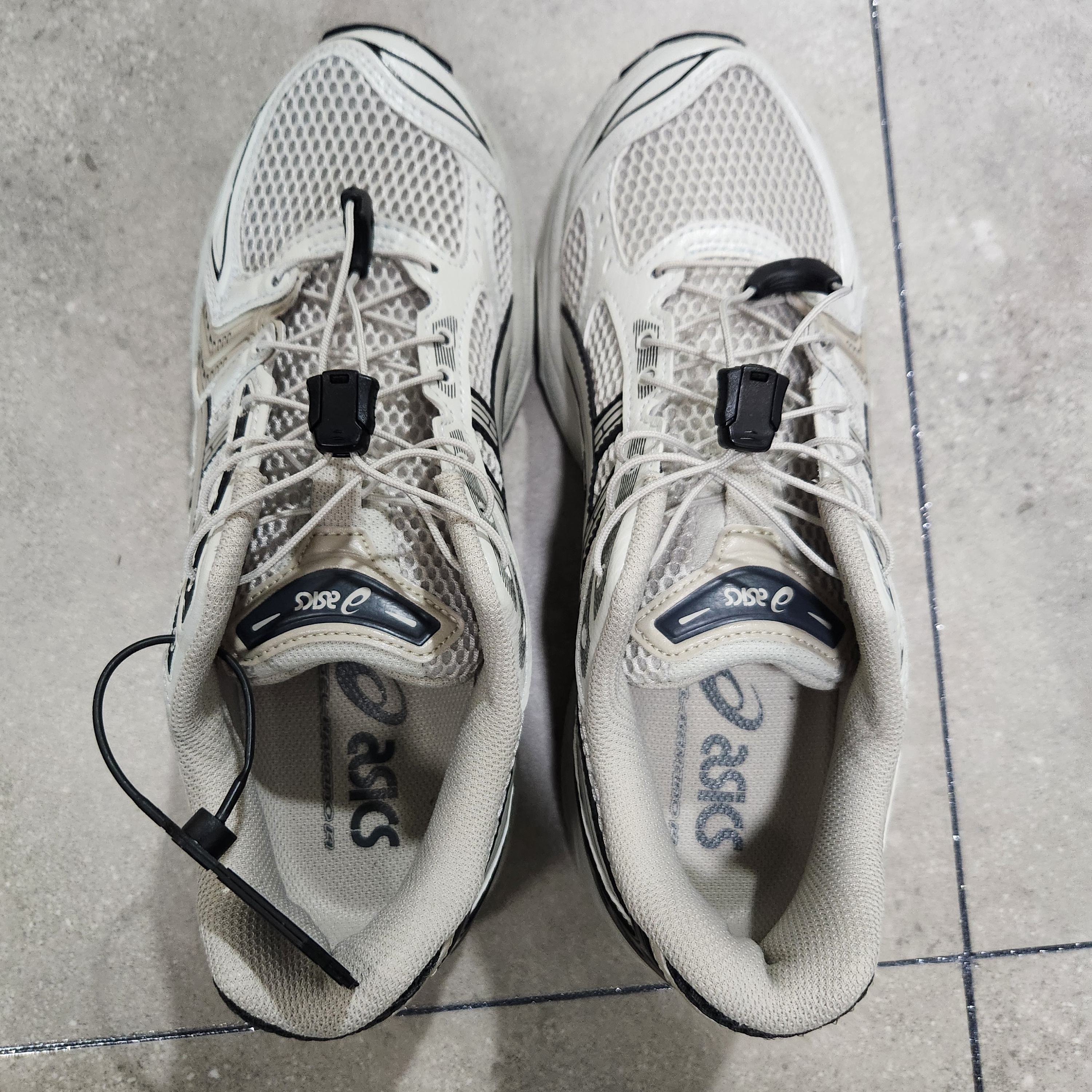 Asics Unlimited Gel-Kayano 14 Smoke Grey 착용 스타일 - 1