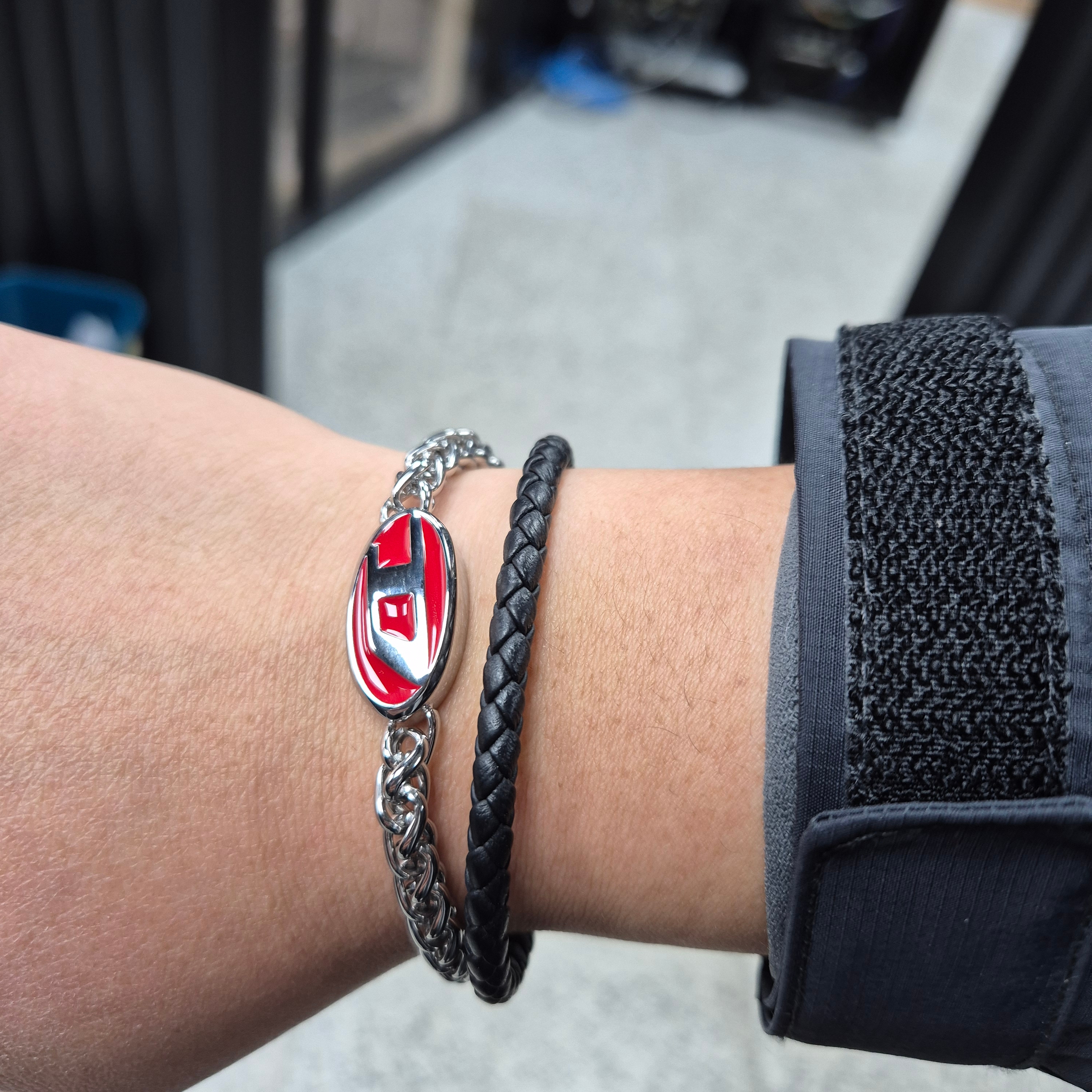 Diesel Dx1445 Red Enamel and Stainless Steel Chain Bracelet Silver 착용 스타일