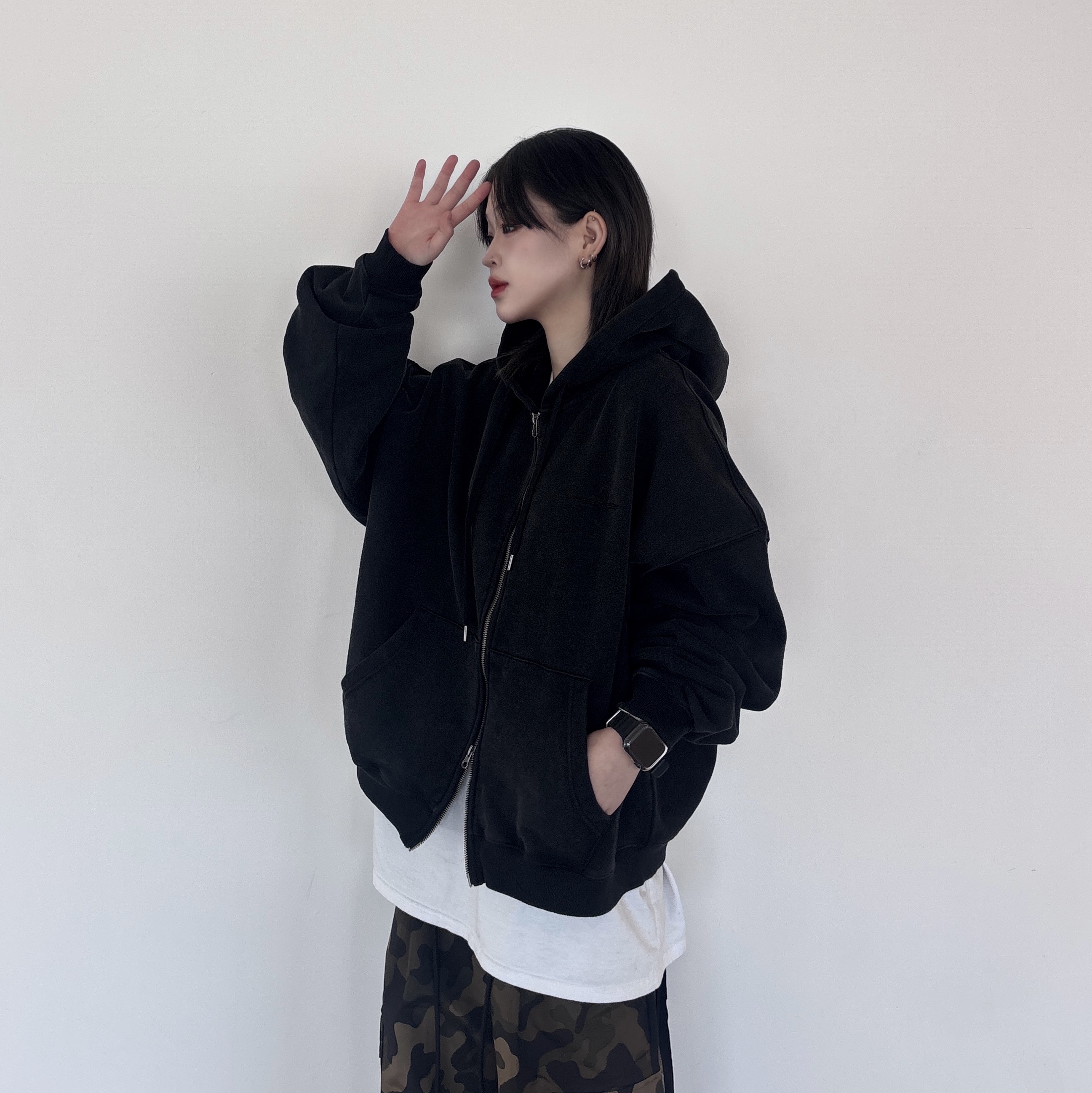 Vans Knu-Skool Black True White 착용 스타일 - 3