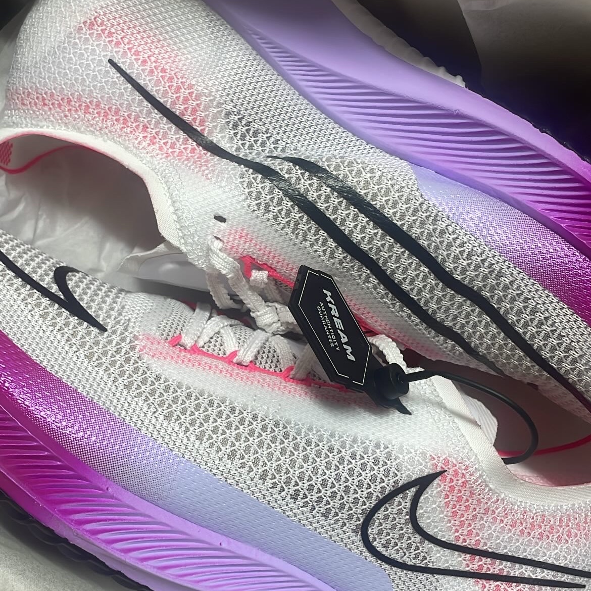 Nike ZoomX Streakfly White Vivid Graffe 착용 스타일