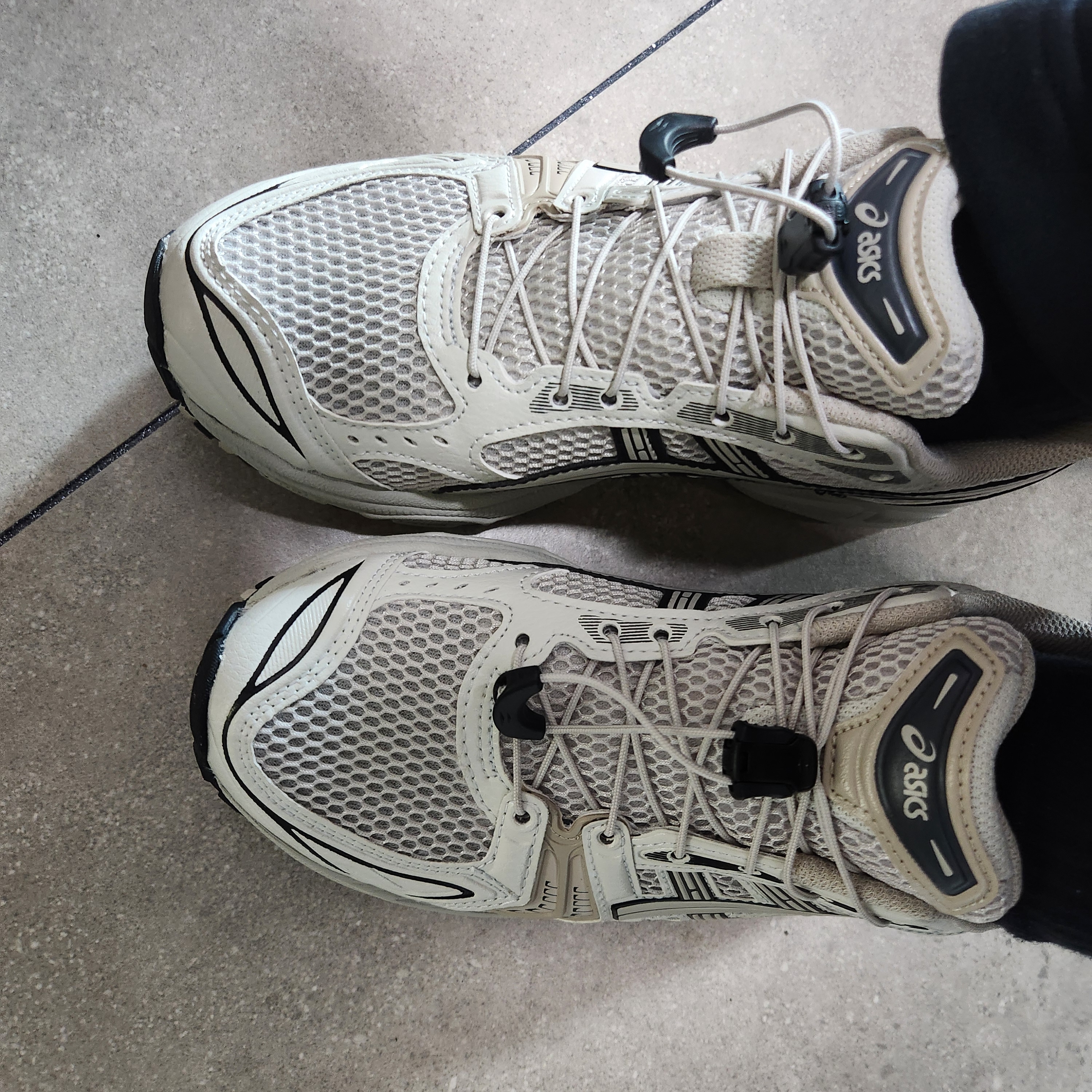 Asics Unlimited Gel-Kayano 14 Smoke Grey 착용 스타일 - 3