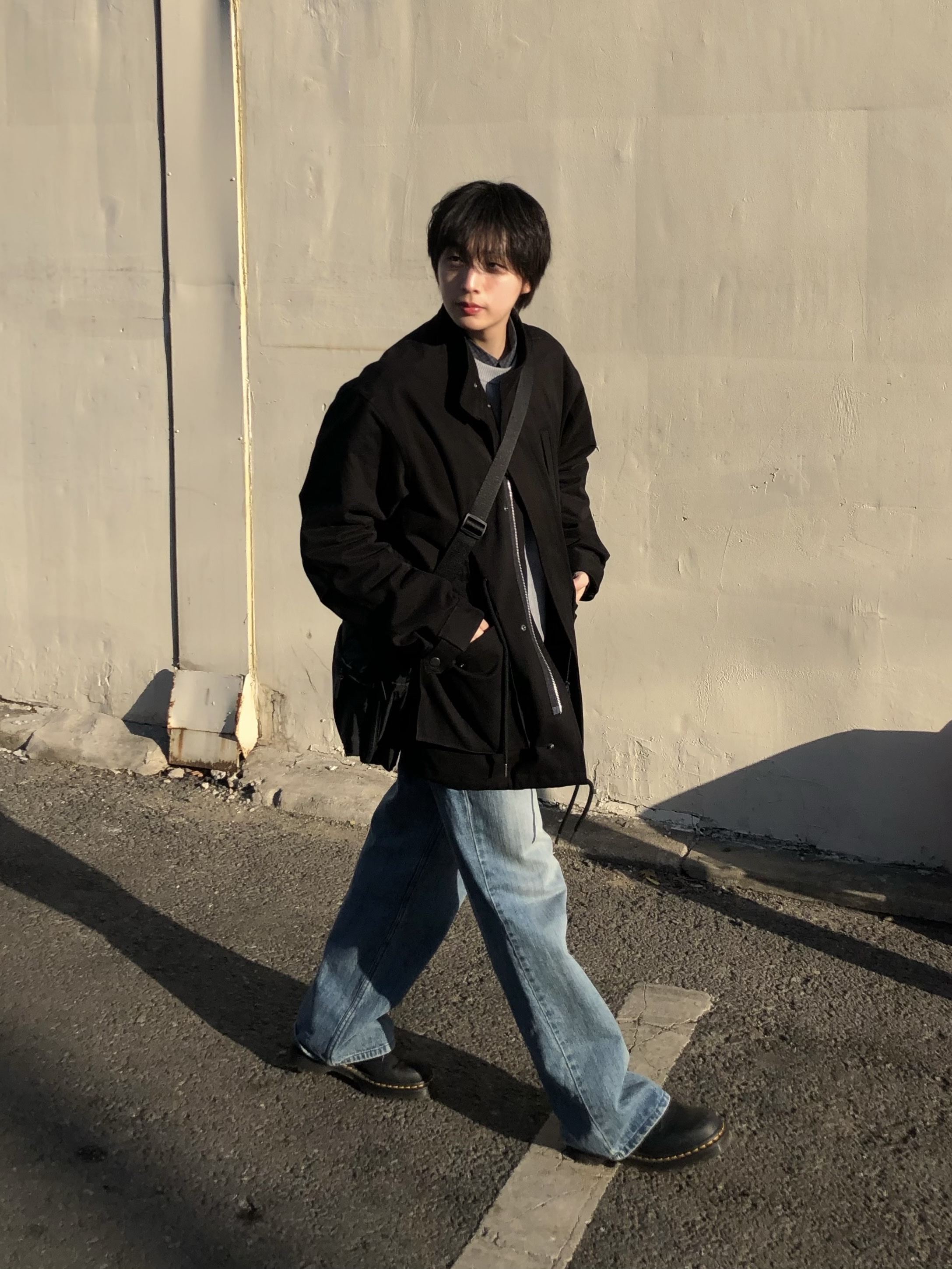Dr. Martens x Thisisneverthat 1461 Waxed Full Grain Black, Uniqlo Multi Pocket Shoulder Bag Black 착용 스타일 - 1
