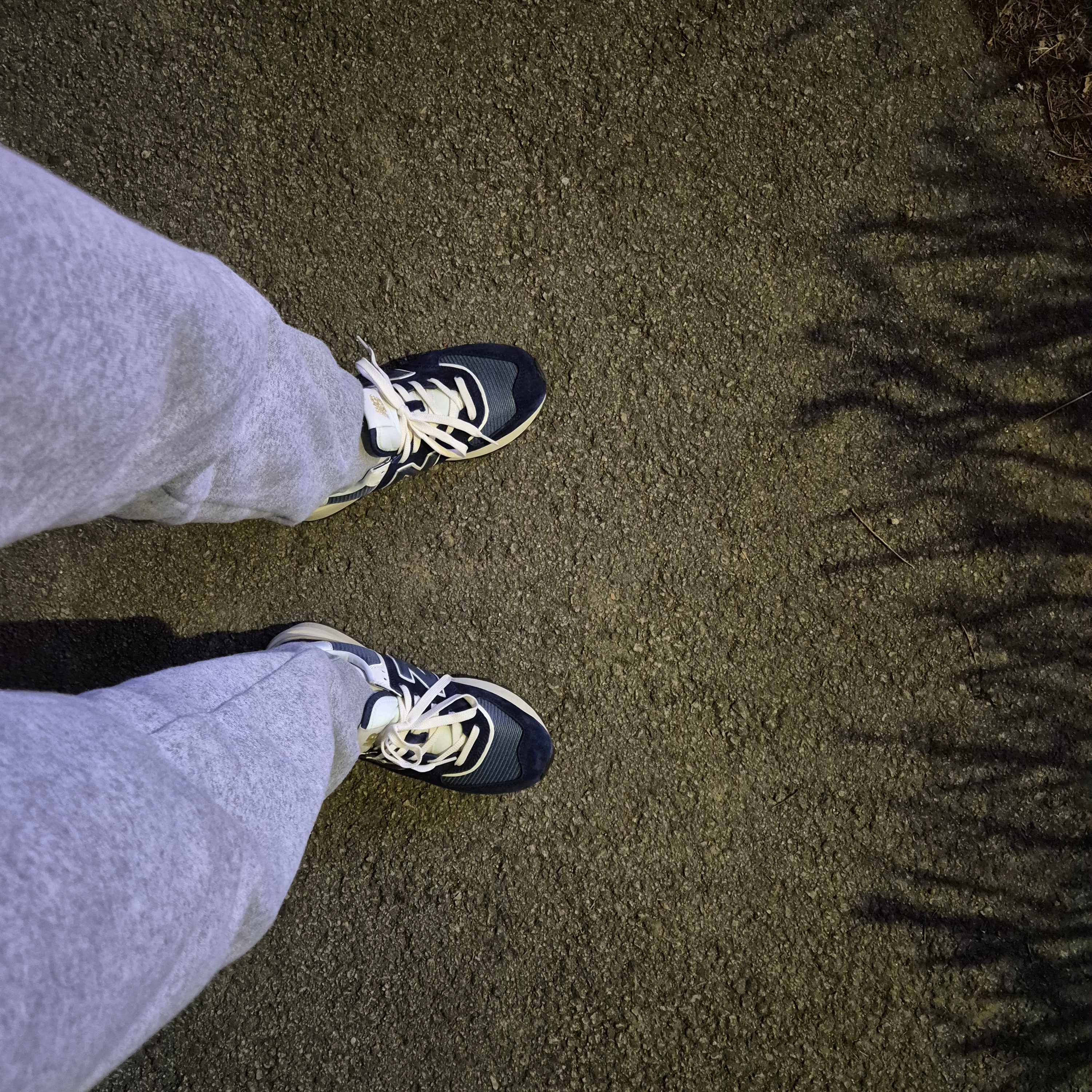 New Balance 574 Legacy Navy 착용 스타일