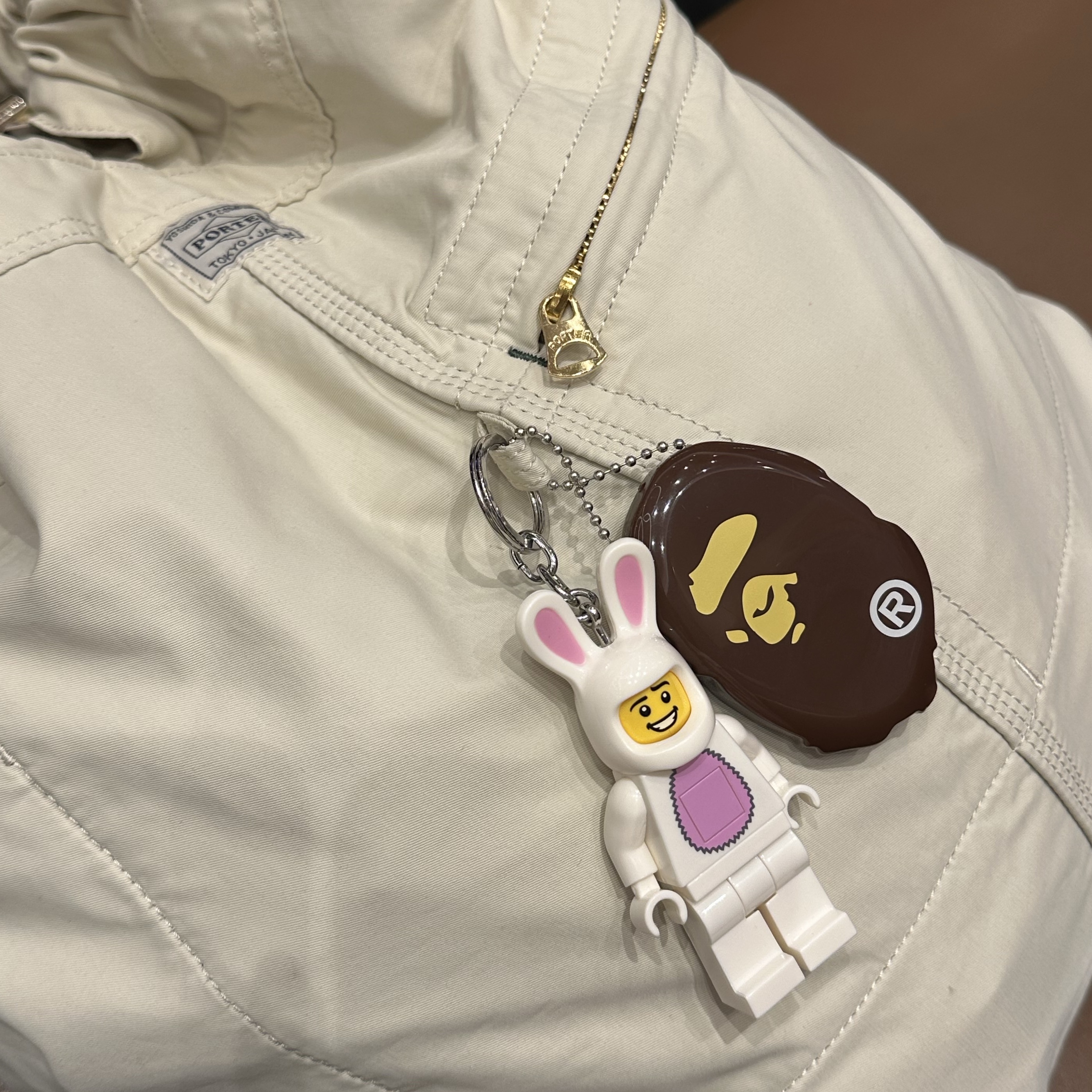 BAPE Ape Head Coin Case M Brown, Porter Mile Knapsack Off White 착용 스타일