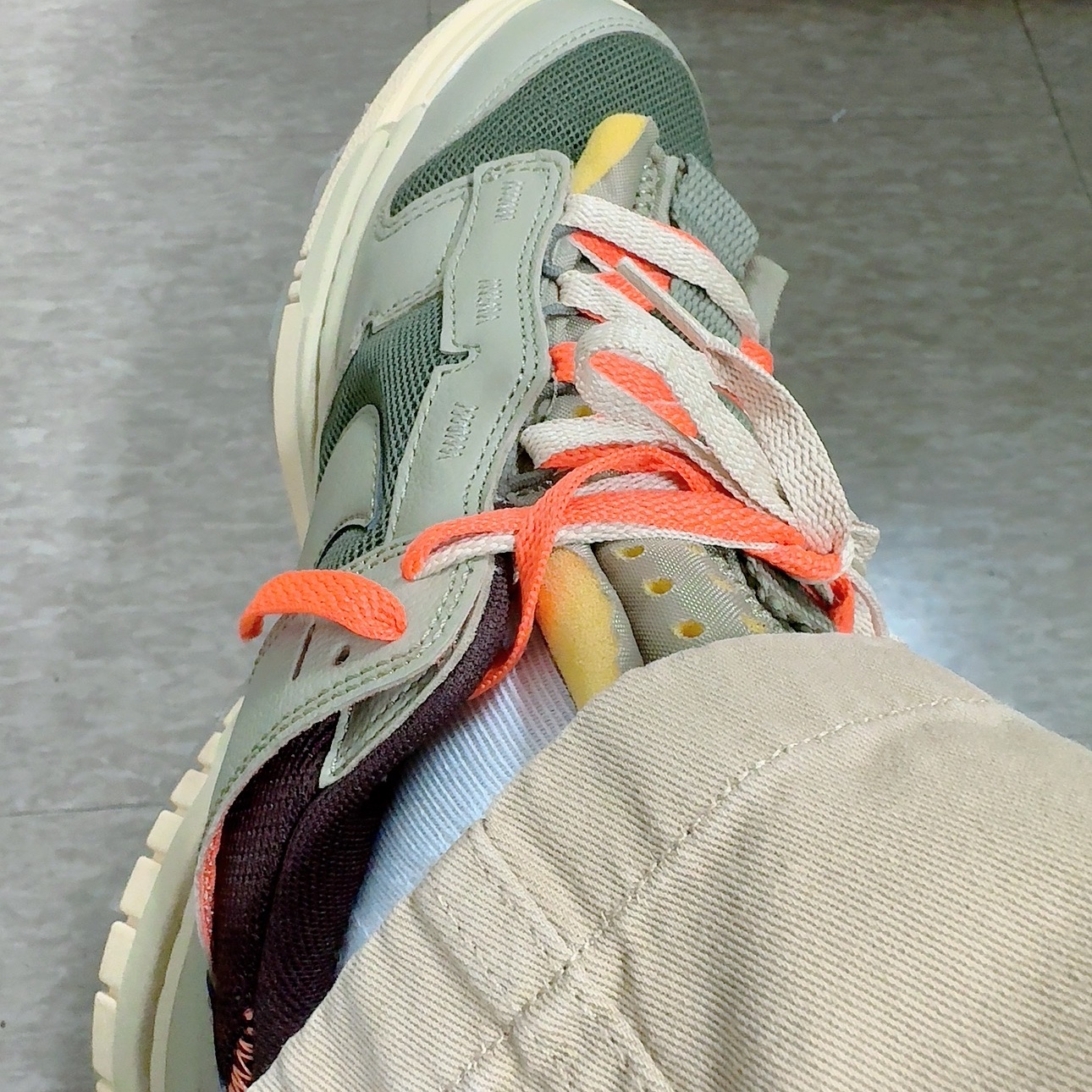 Nike Air Dunk Jumbo Medium Olive 착용 스타일 - 1