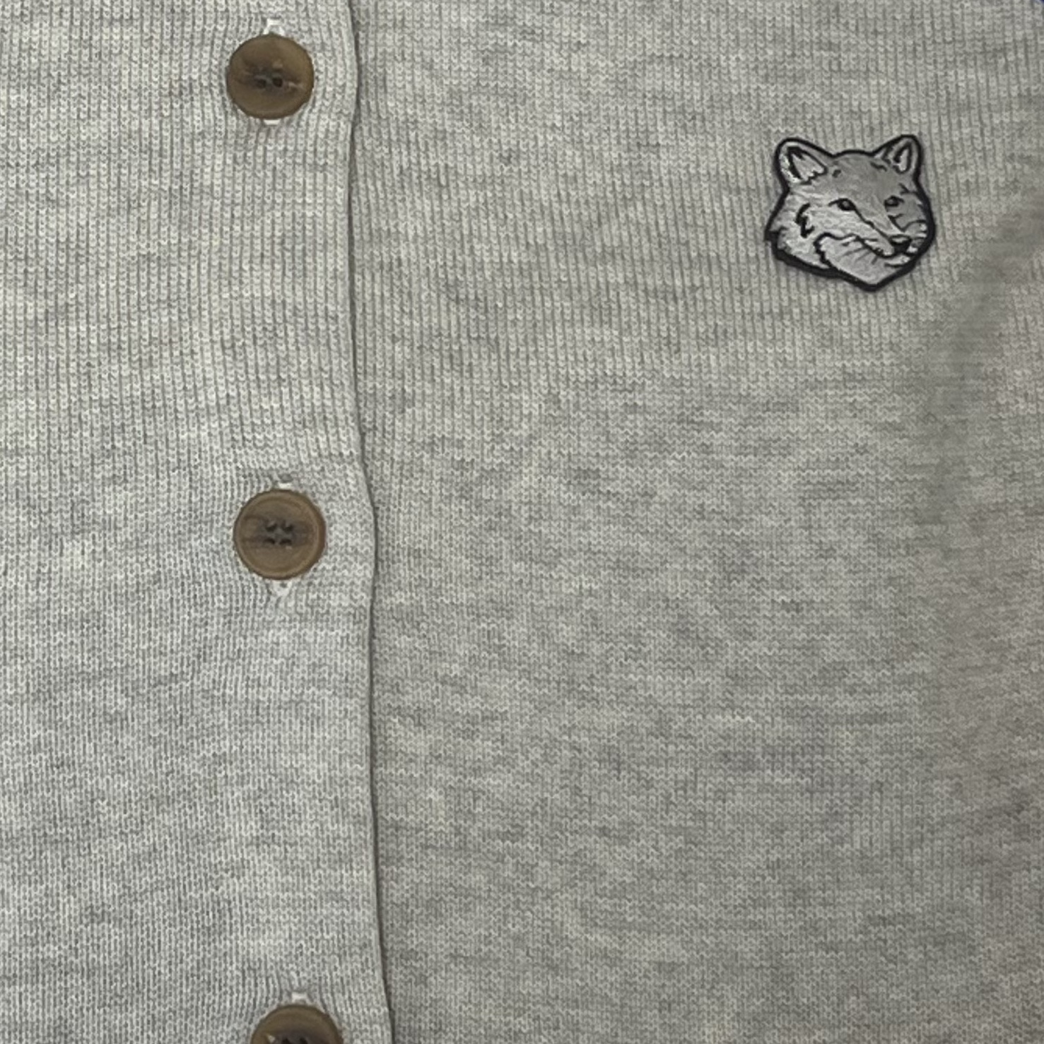 (W) Maison Kitsune Bold Fox Head Patch Regular Cardigan Light Grey Melange 착용 스타일