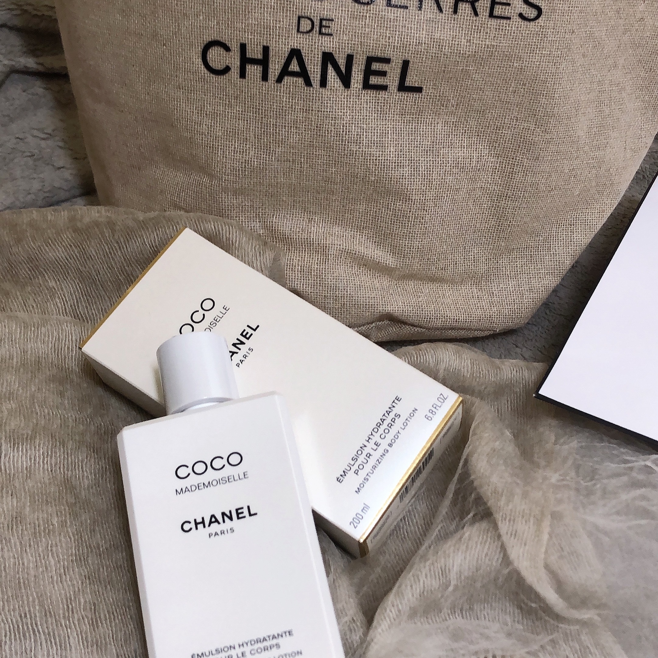 Chanel Coco Mademoiselle Moisturizing Body Lotion 200ml 착용 스타일